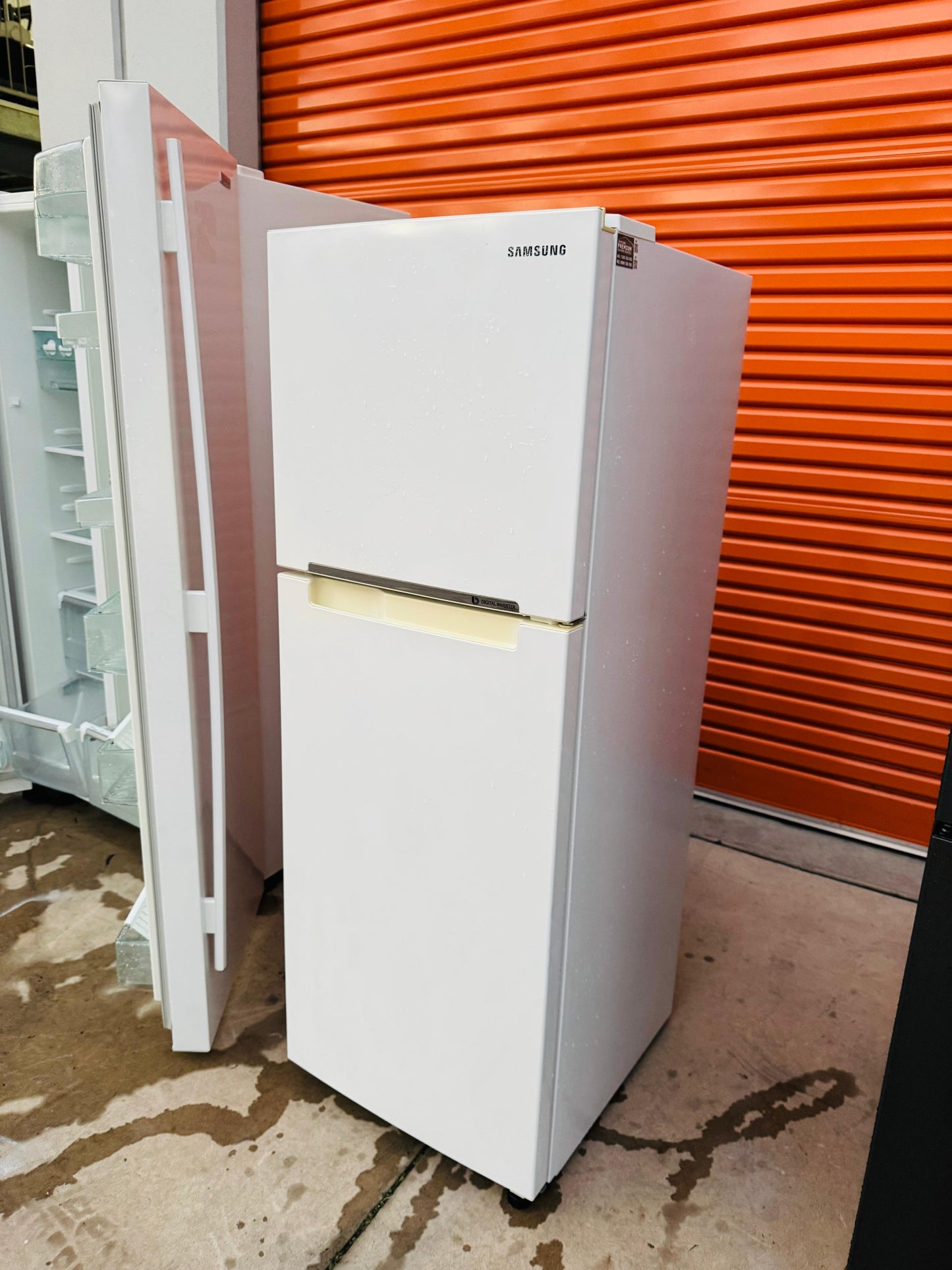 **SAMSUNG 255 LITRES FRIDGE FREEZER**