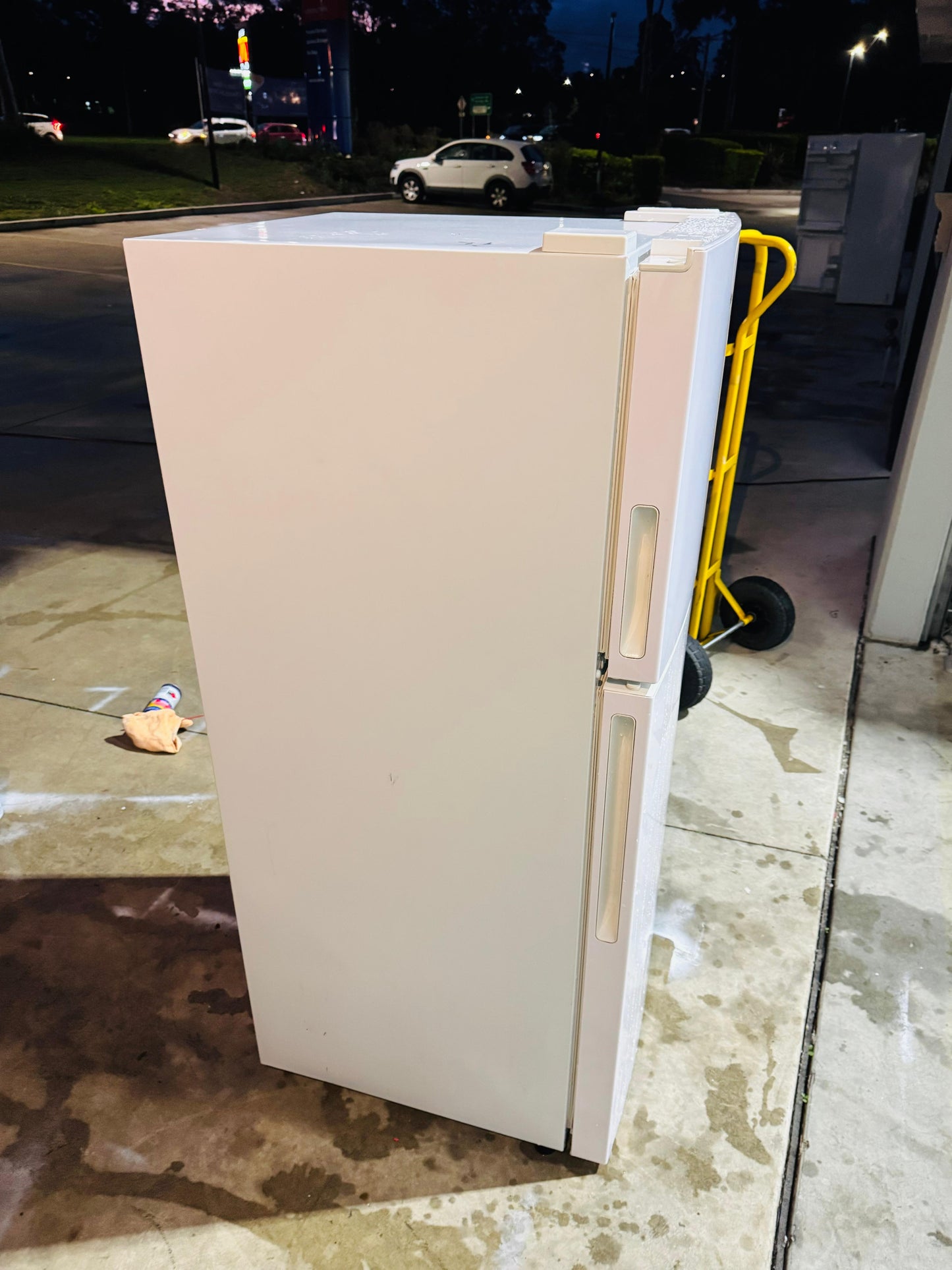 **HAIER 222 LITRES FRIDGE FREEZER**