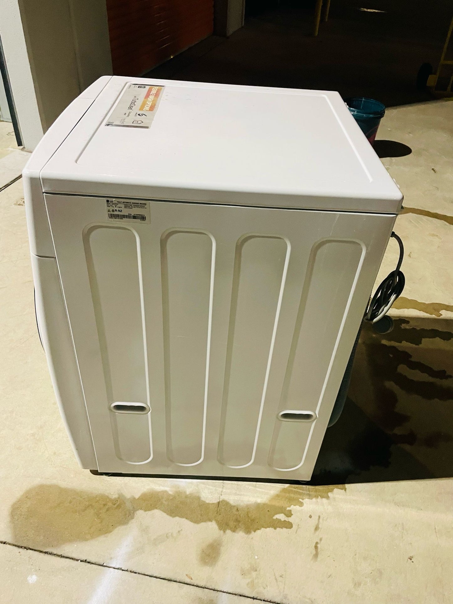 **LG 13 KGS FRONT LOADER WASHING MACHINE**