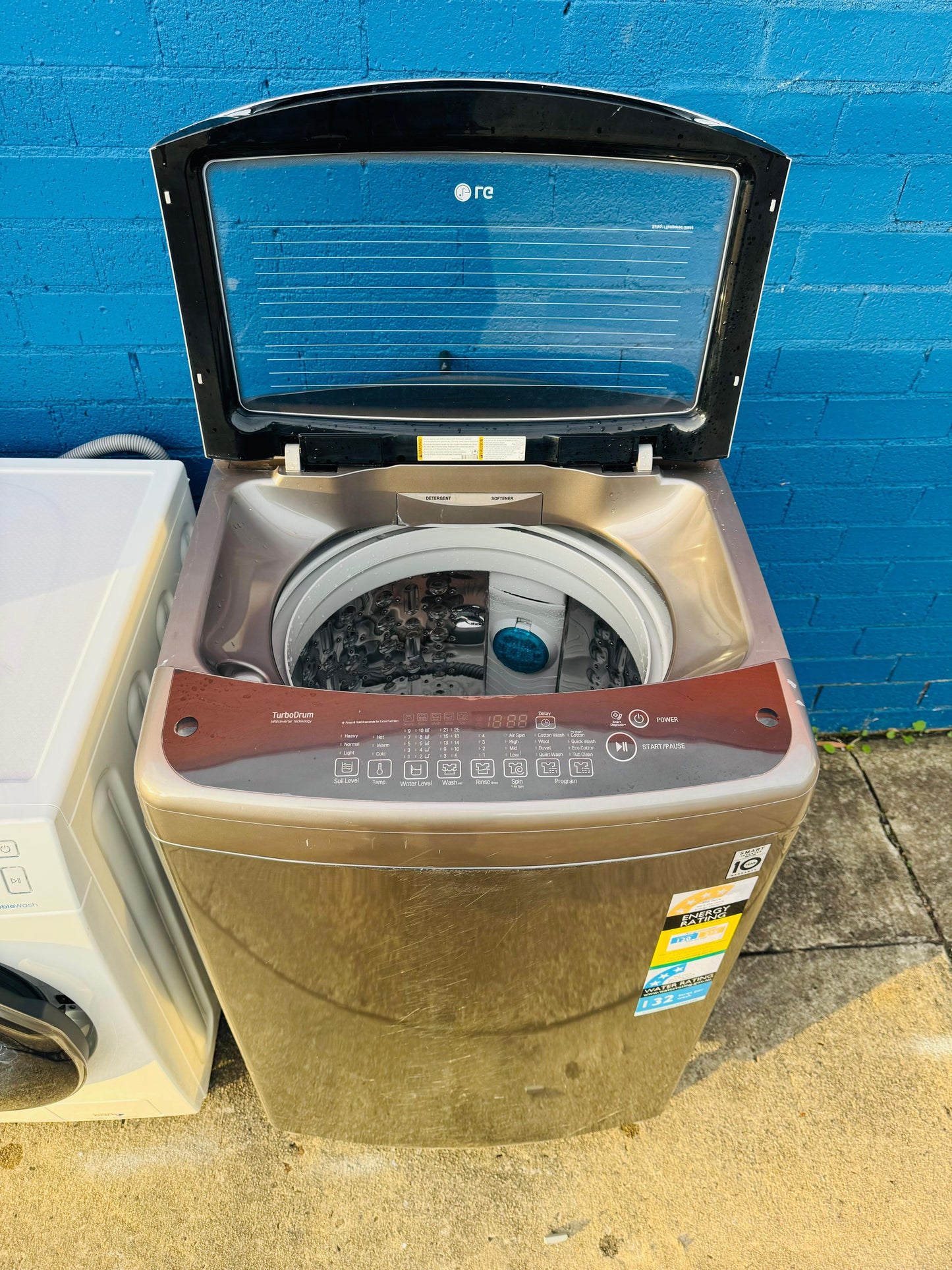 **LG 9KGS TOP LOADER WASHING MACHINE**