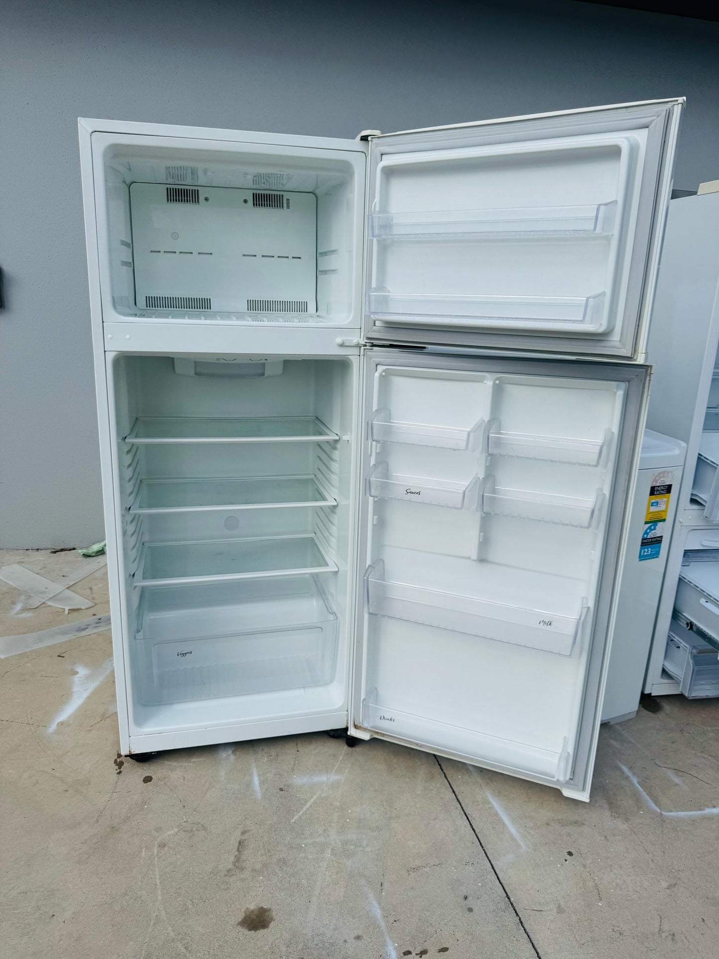 **KELVINATOR 390 LITRES FRIDGE FREEZER**