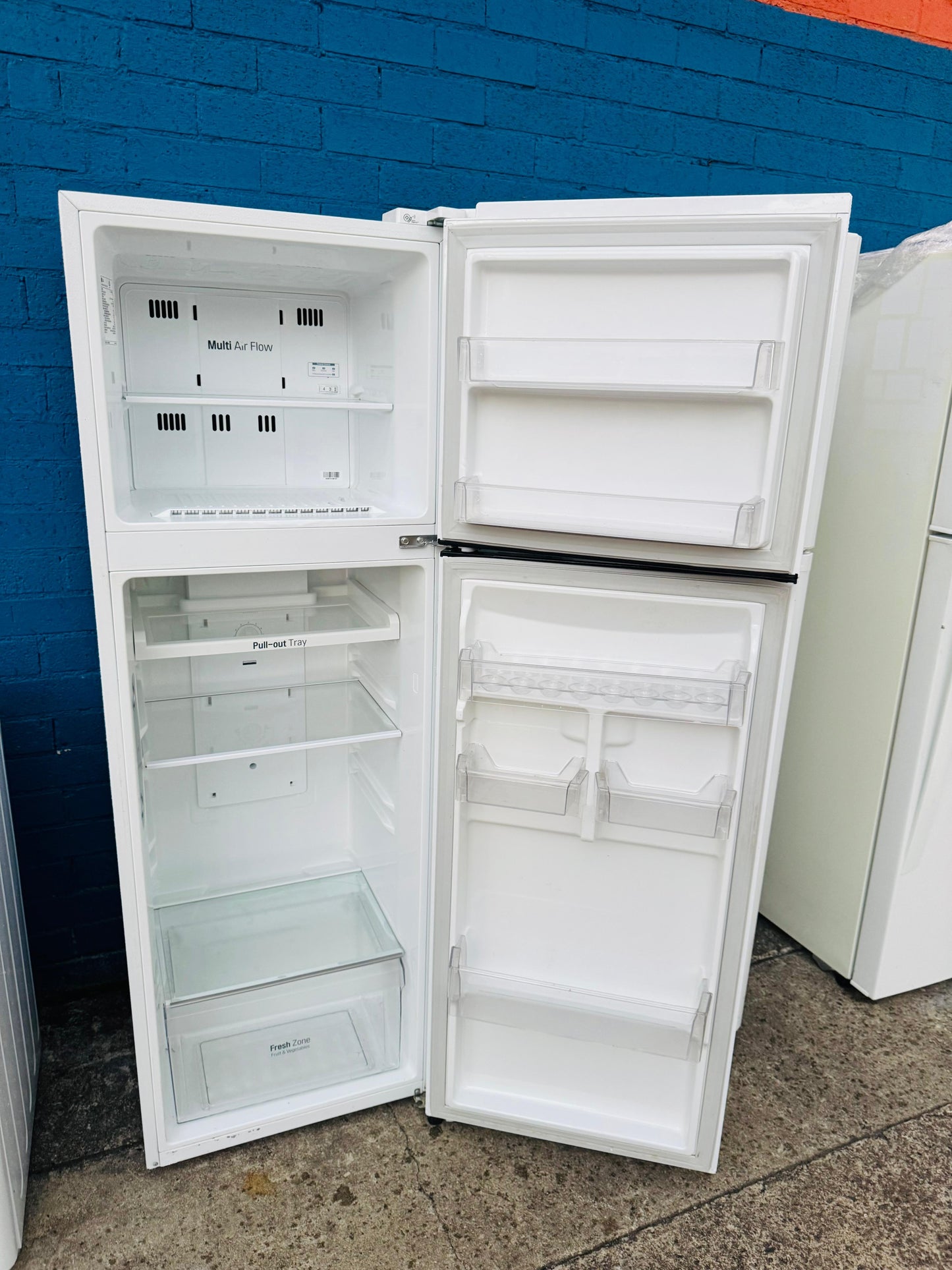 **LG 279 LITRES FRIDGE FREEZER**