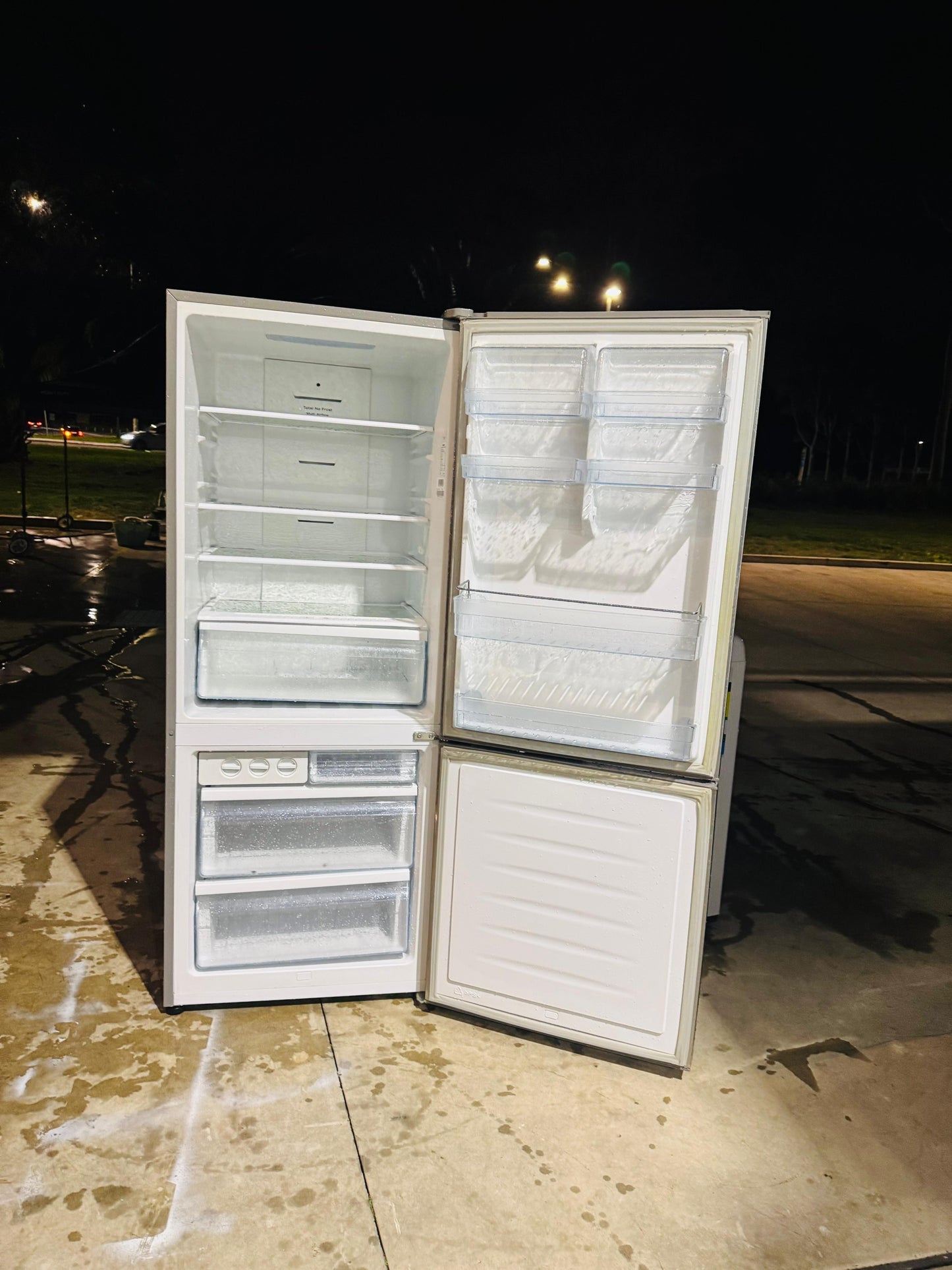 **HISENSE 435 LITRES FRIDGE FREEZER**