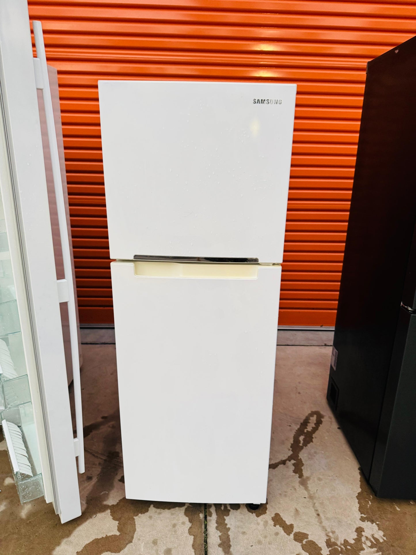 **SAMSUNG 255 LITRES FRIDGE FREEZER**