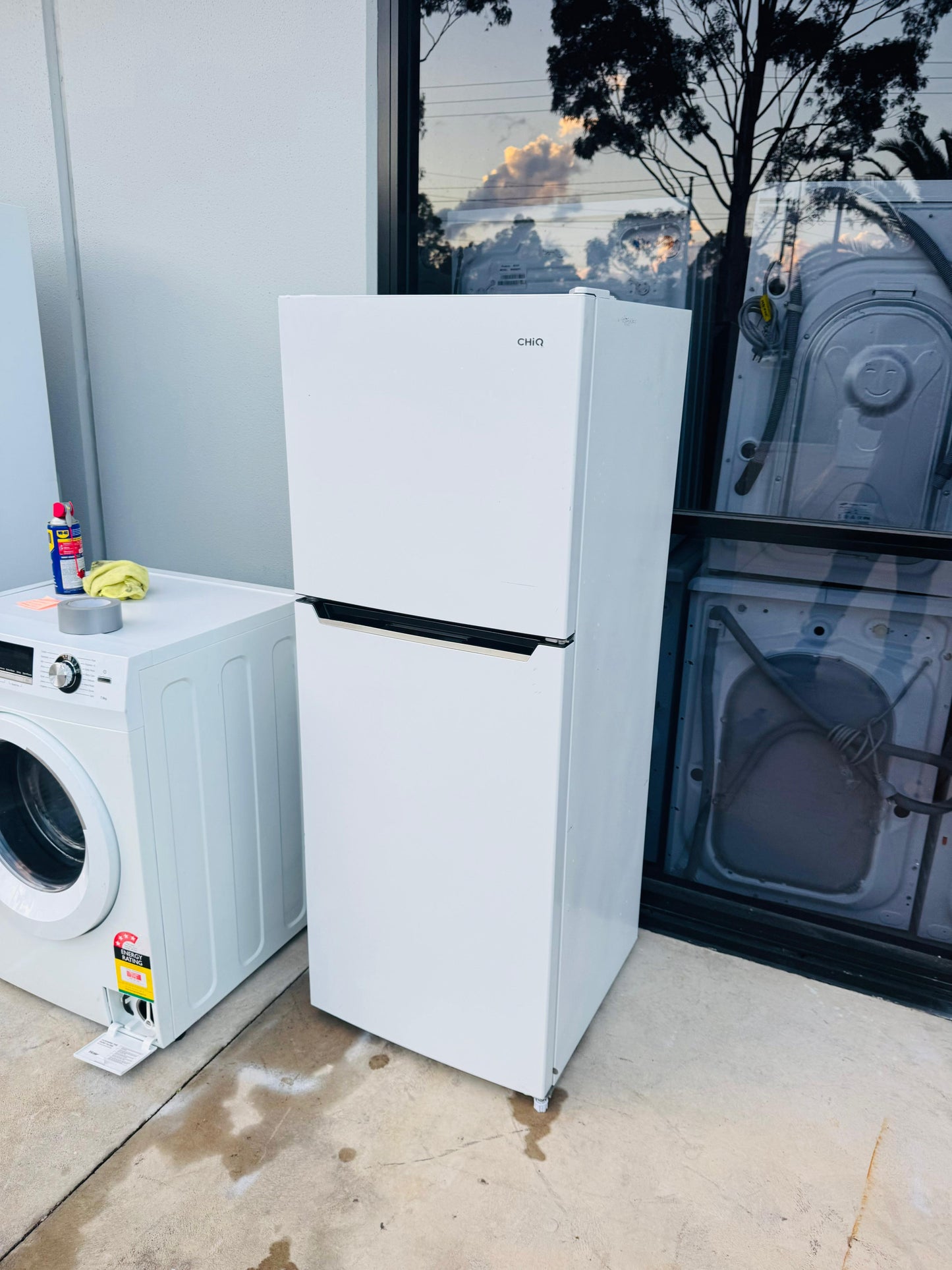 **CHIQ 202 LITRES FRIDGE FREEZER**