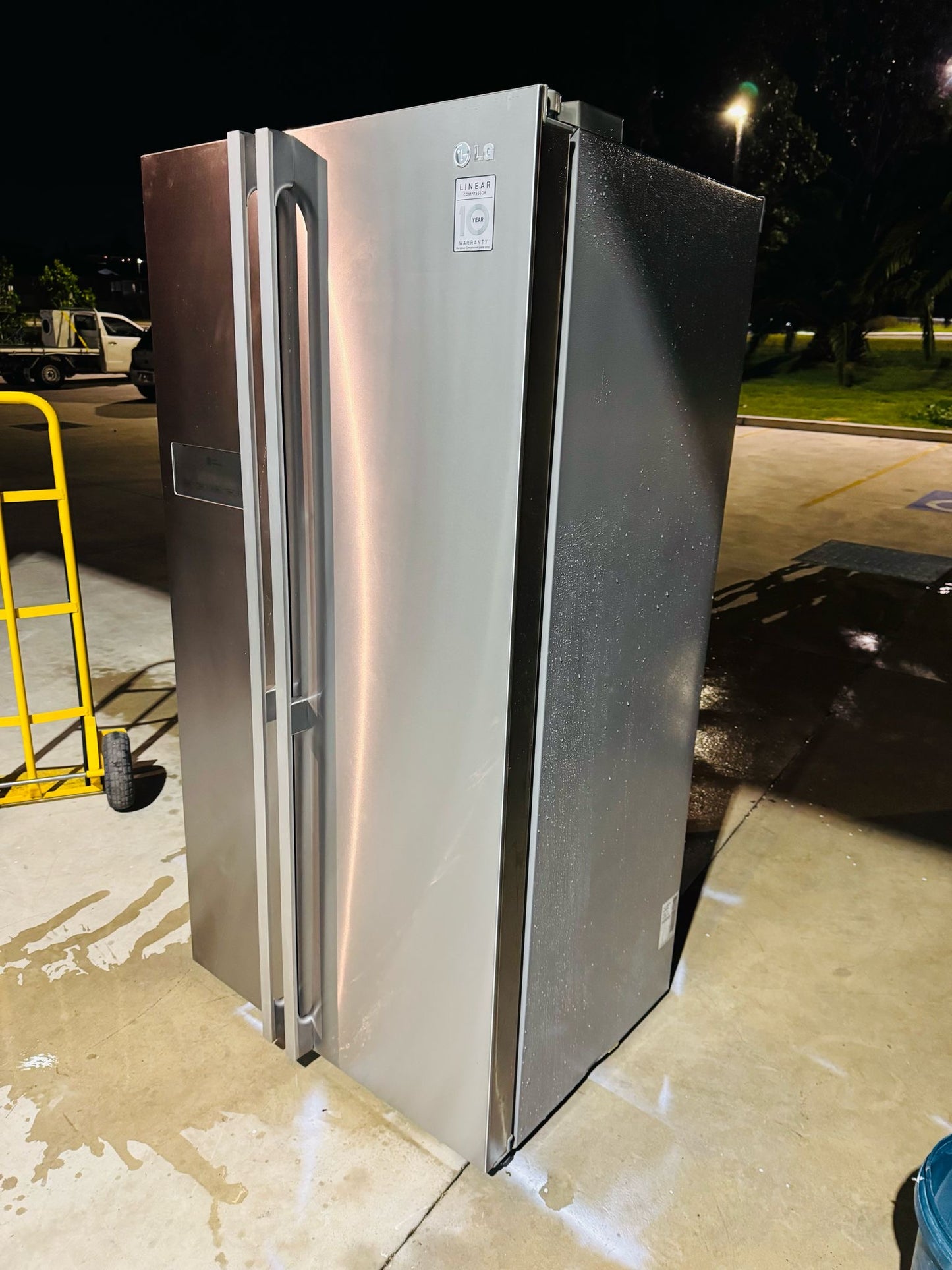 **LG 679 LITRES SIDE BY SIDE DOOR FRIDGE FREEZER**