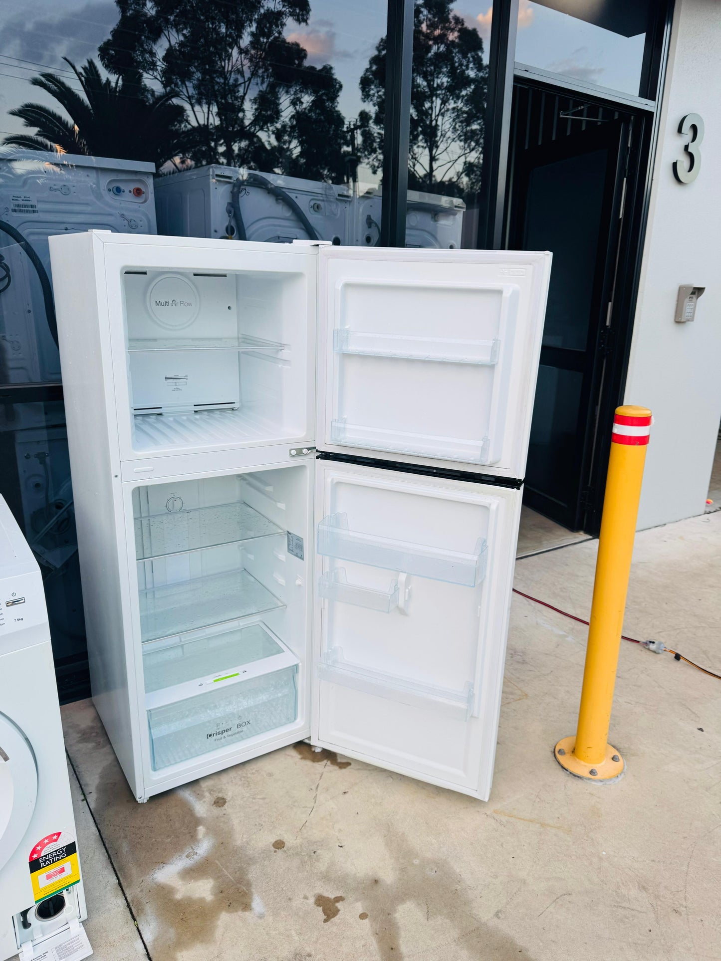**CHIQ 202 LITRES FRIDGE FREEZER**