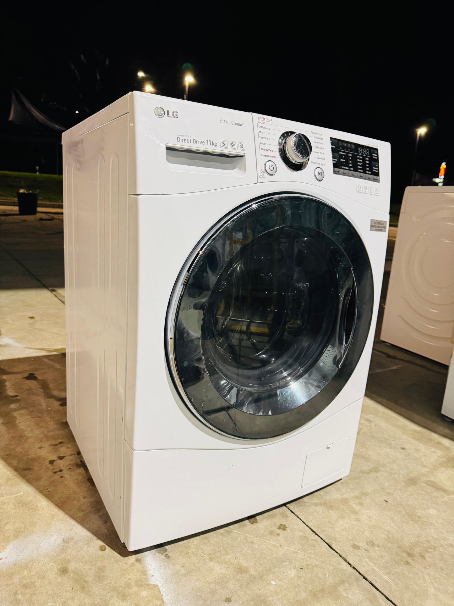 **LG 11 KGS FRONT LOADER WASHING MACHINE**