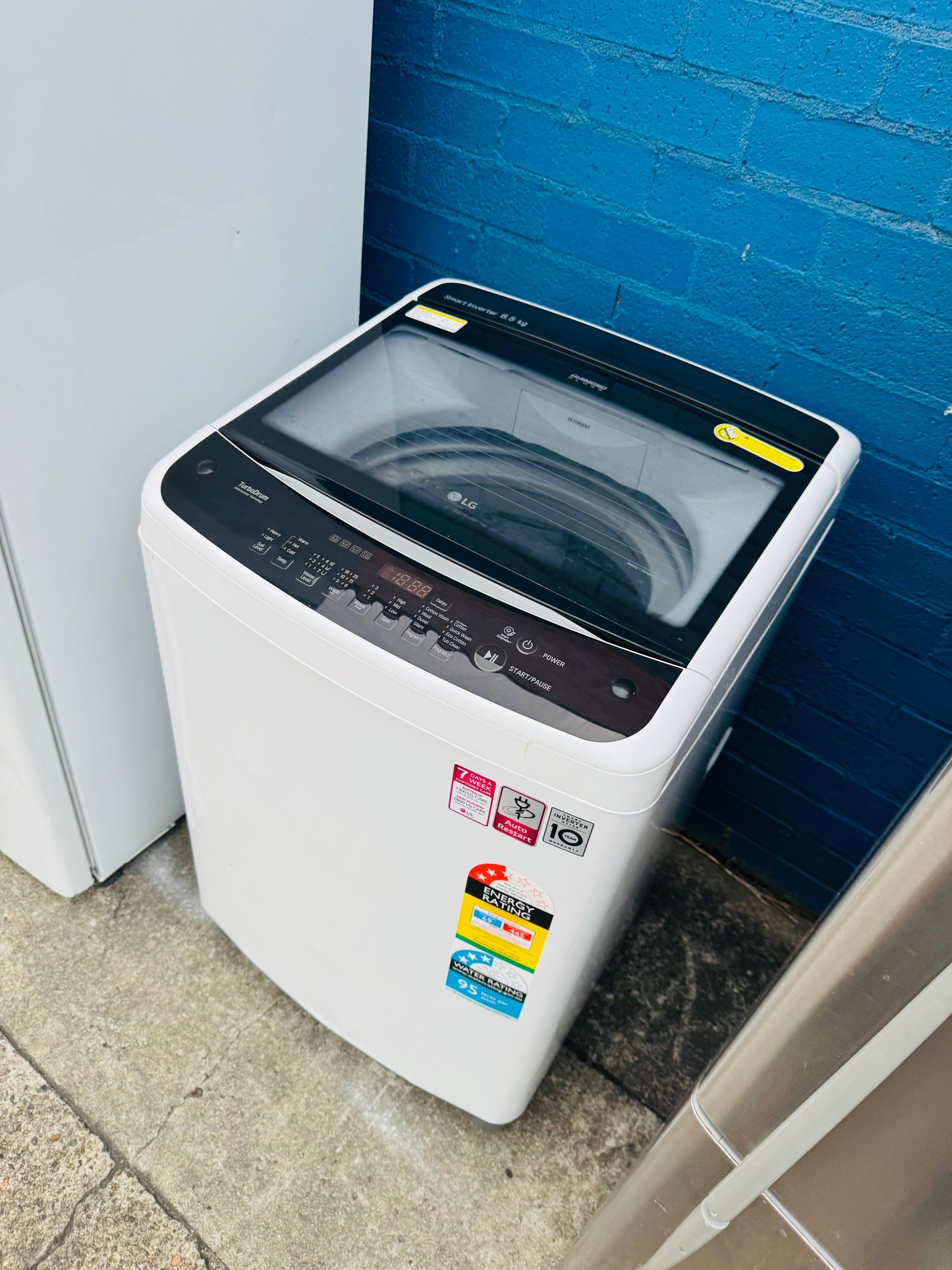 **LG 6.5 KGS TOP LOADER WASHING MACHINE**✅