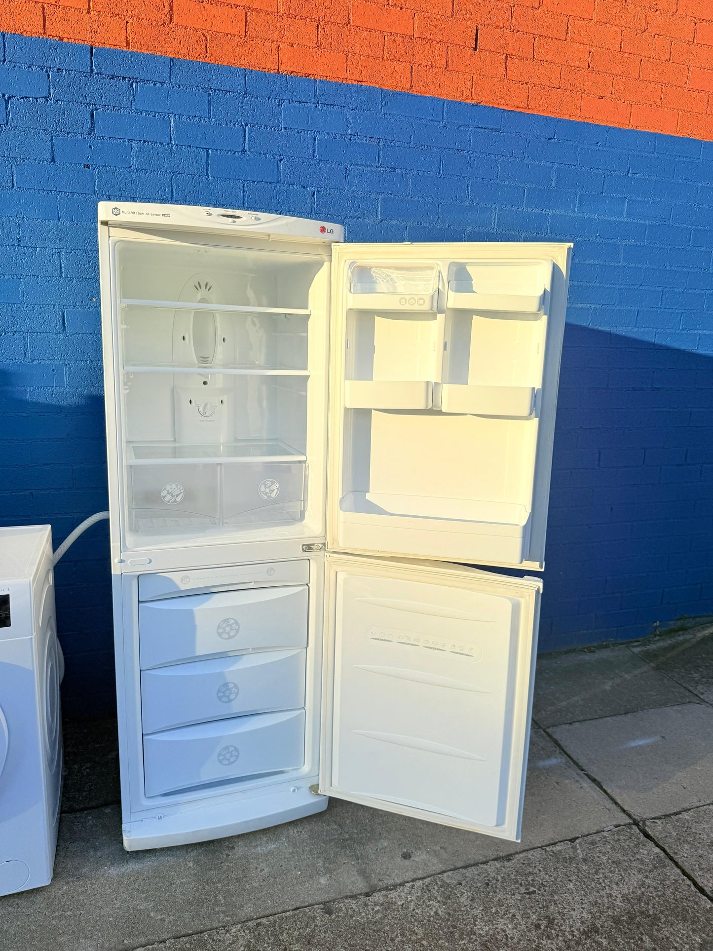 **LG 305 LITRES FRIDGE FREEZER**