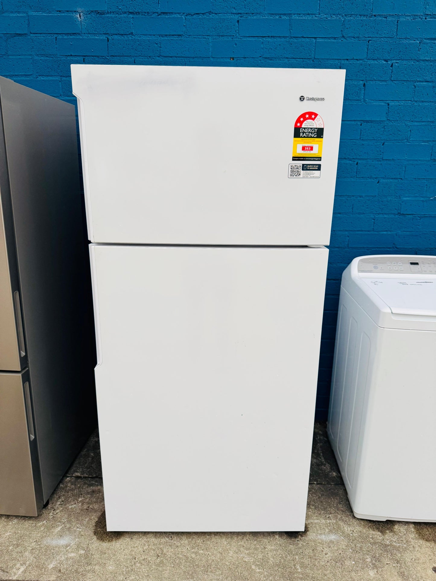 **WESTINGHOUSE 536 LITRES FRIDGE FREEZER**