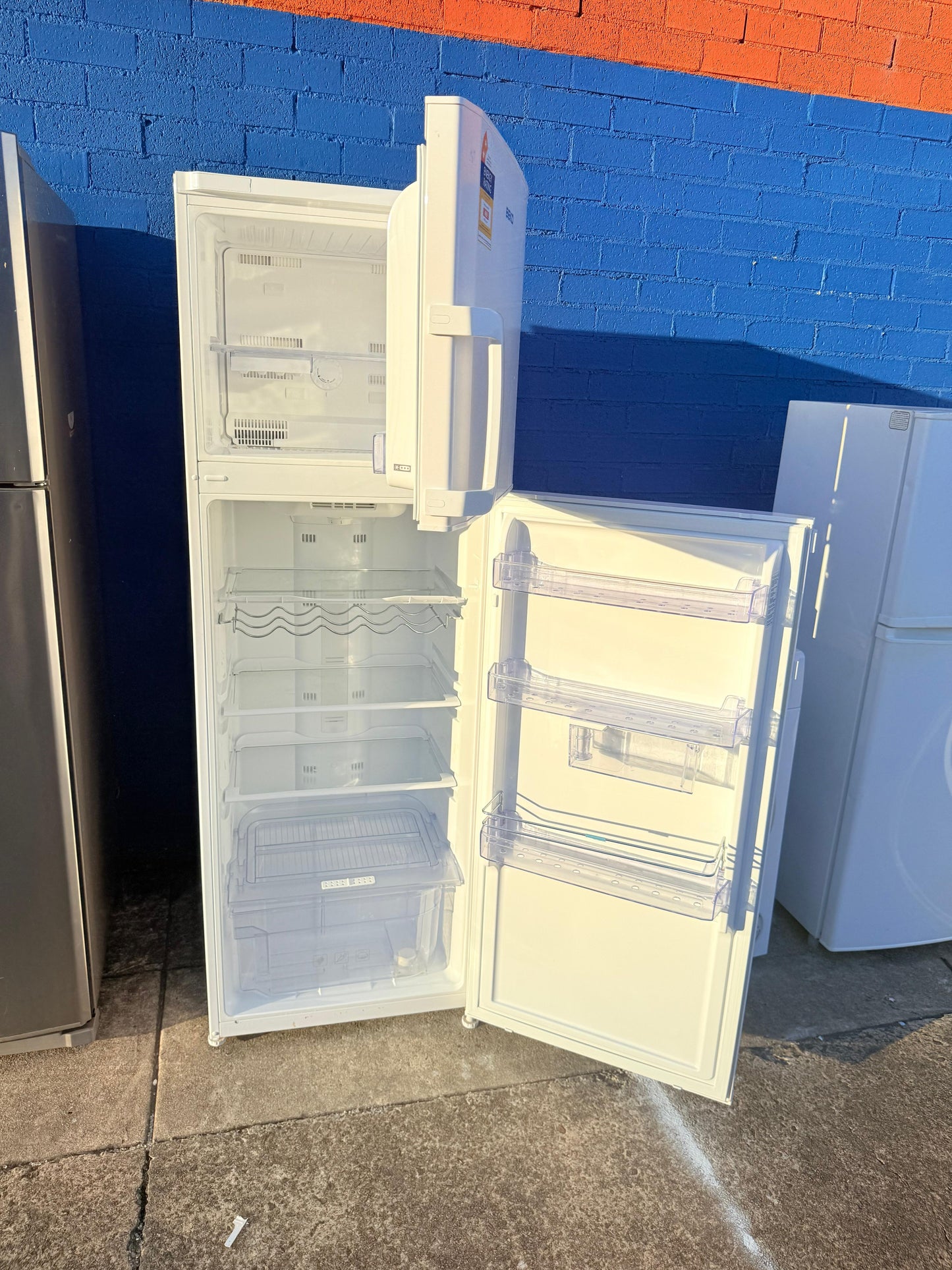 **BEKO 323 LITRES FRIDGE FREEZER**