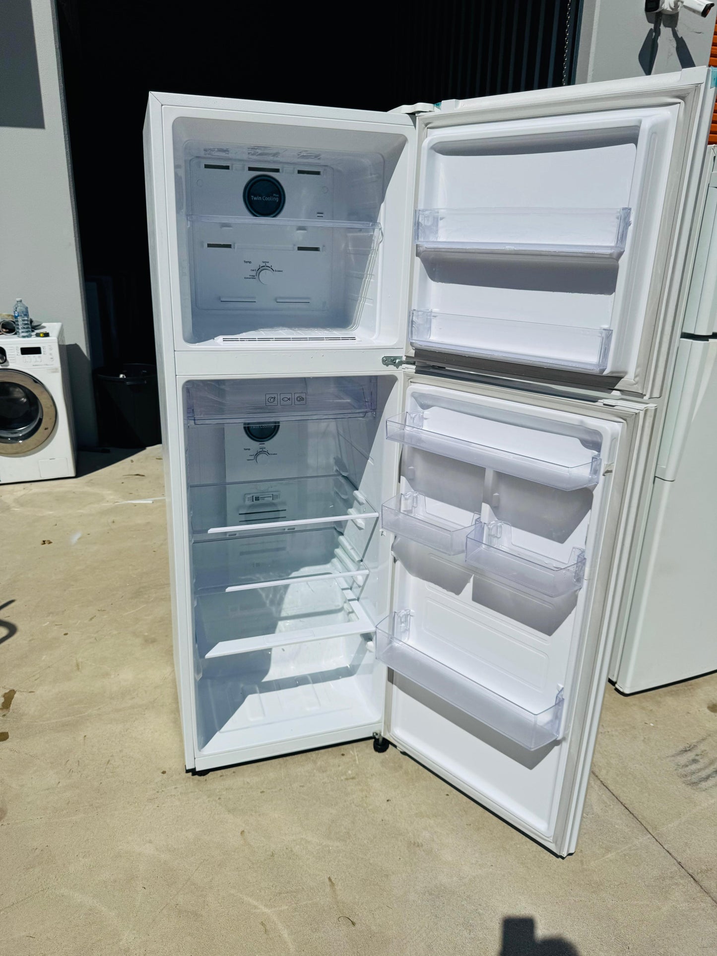 **SAMSUNG 343 LITRES FRIDGE FREEZER**