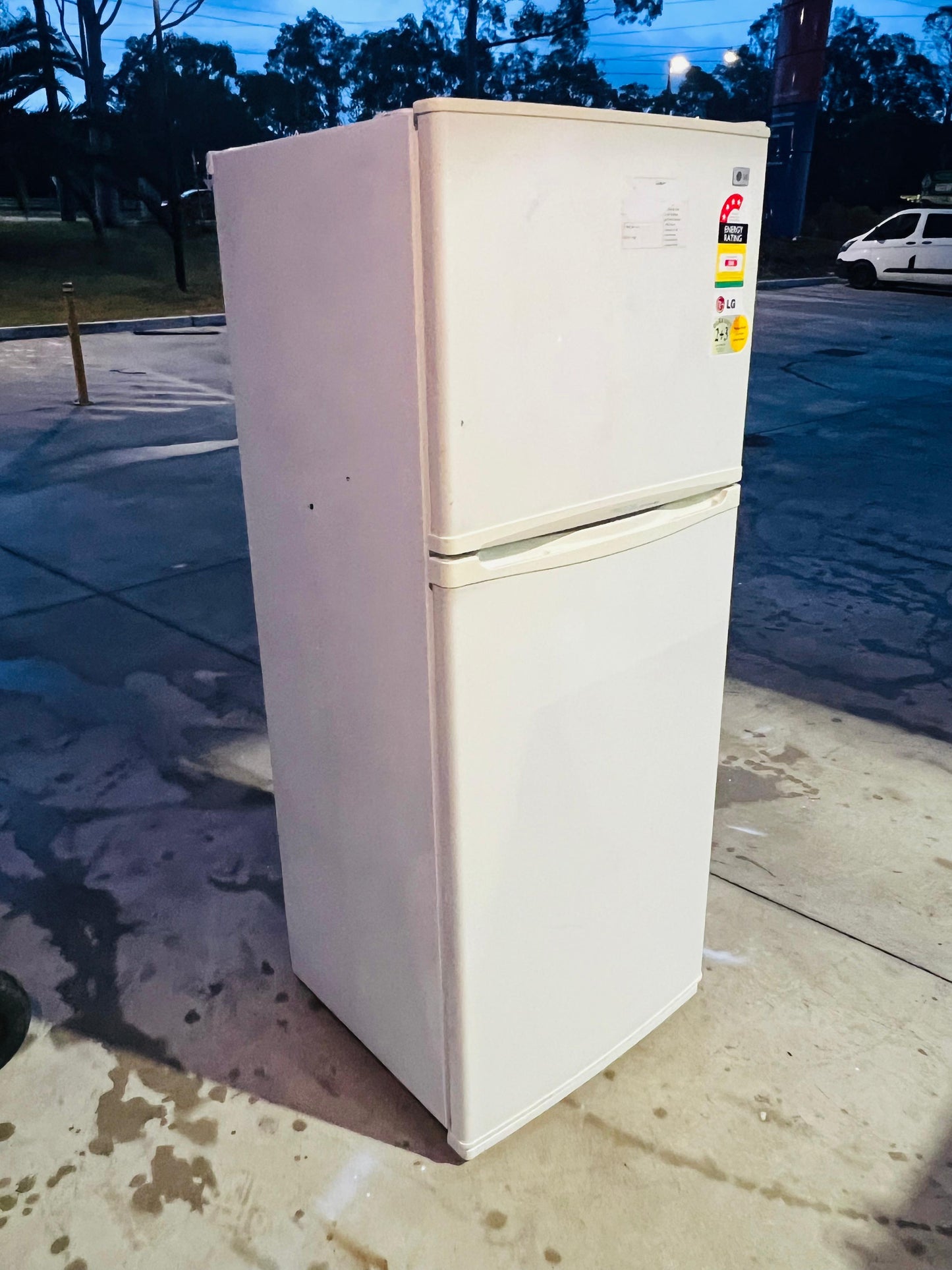 **LG 392 LITRES FRIDGE FREEZER**
