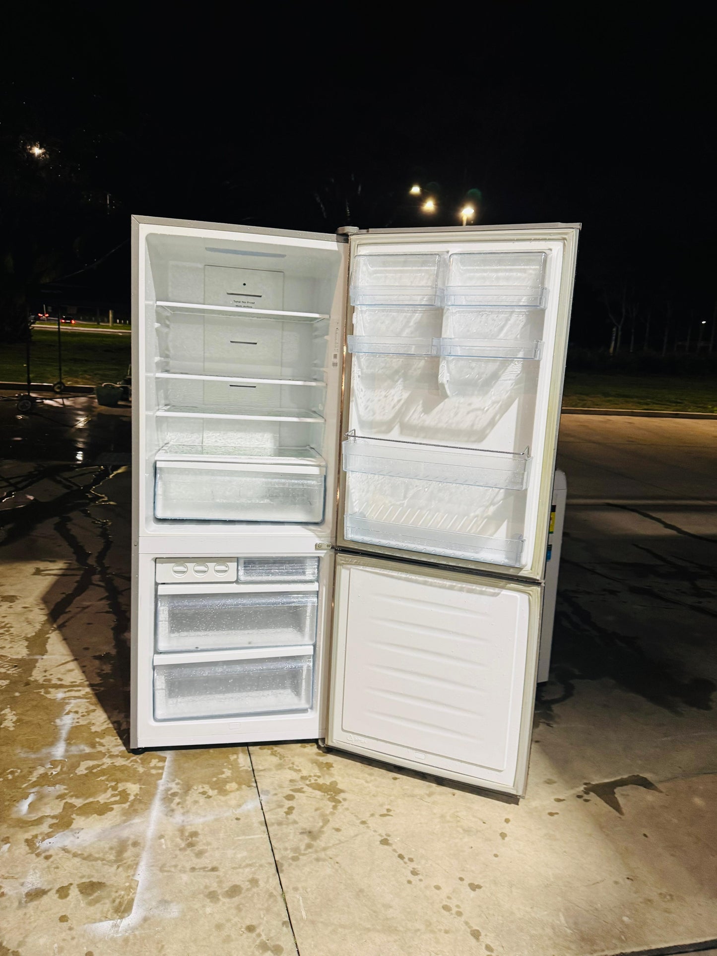 **HISENSE 435 LITRES FRIDGE FREEZER**