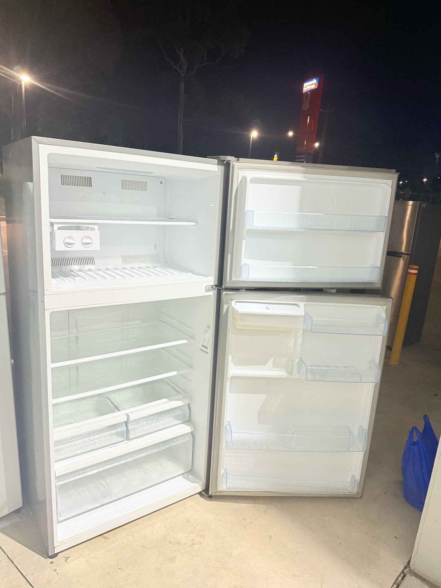 **HISENSE 593 LITRES FRIDGE FREEZER**