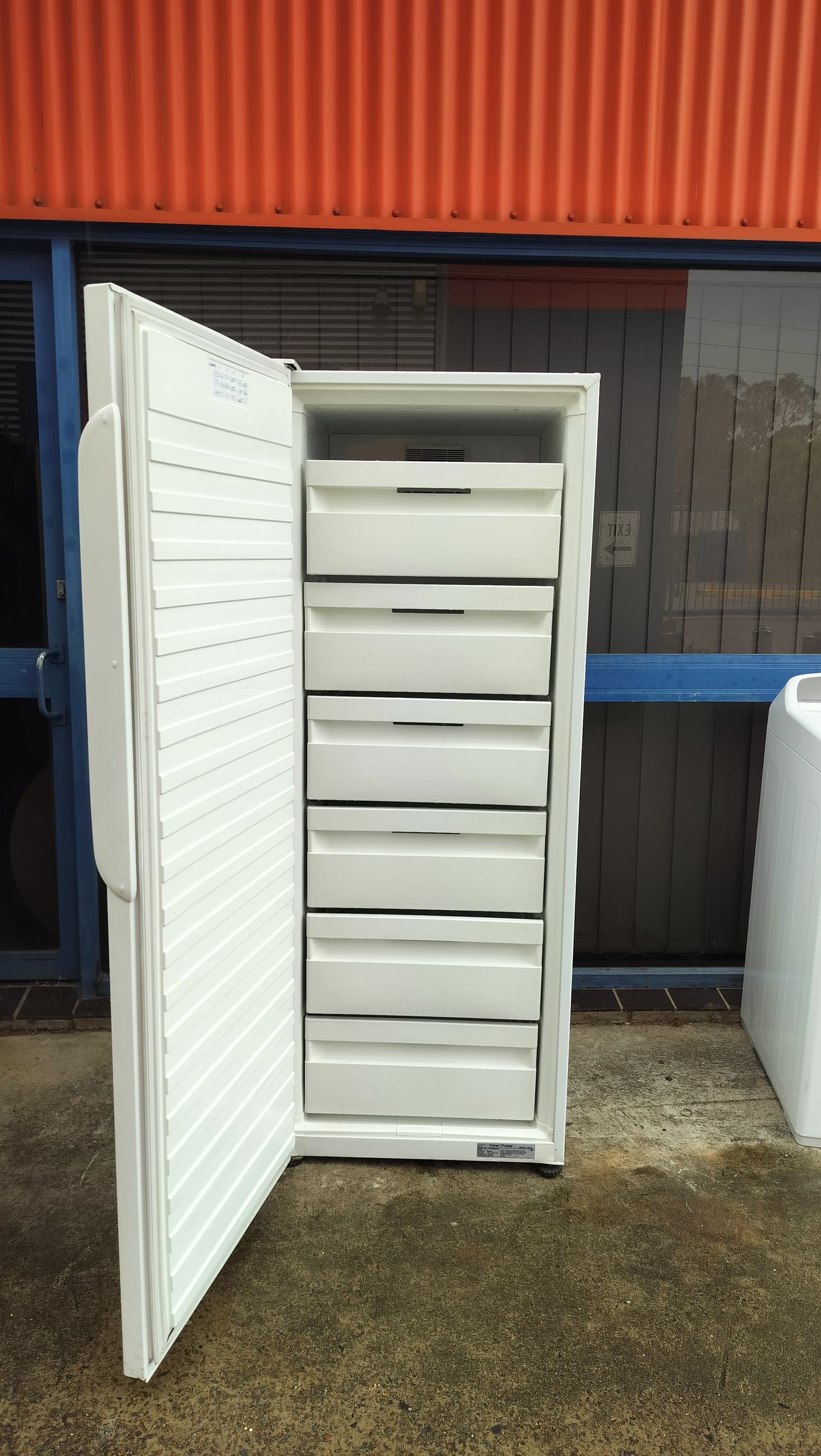 **FISHER & PAYKEL 389 LITRES ONLY FREEZER**