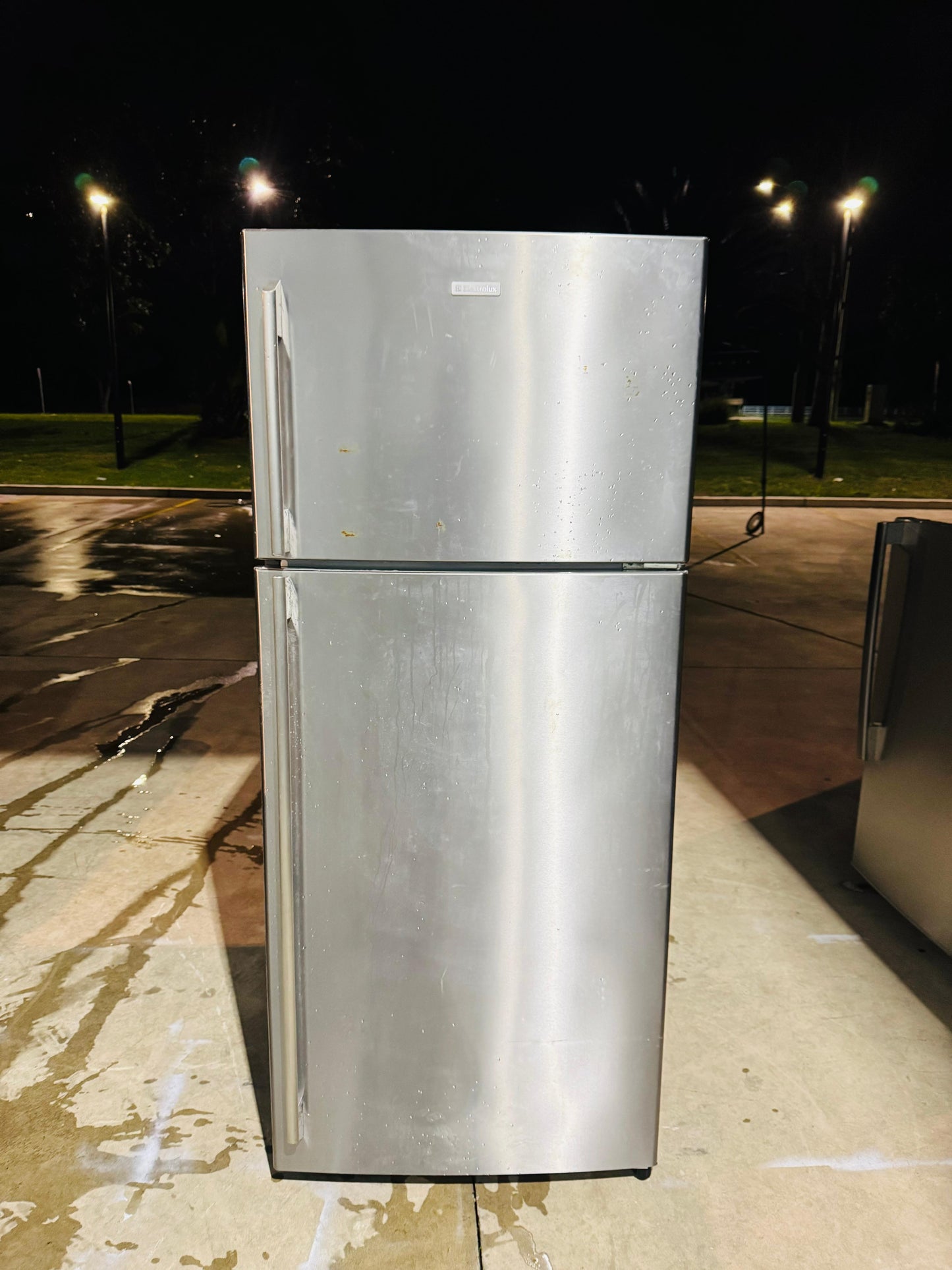 **ELECTROLUX 420 LITRES FRIDGE FREEZER**
