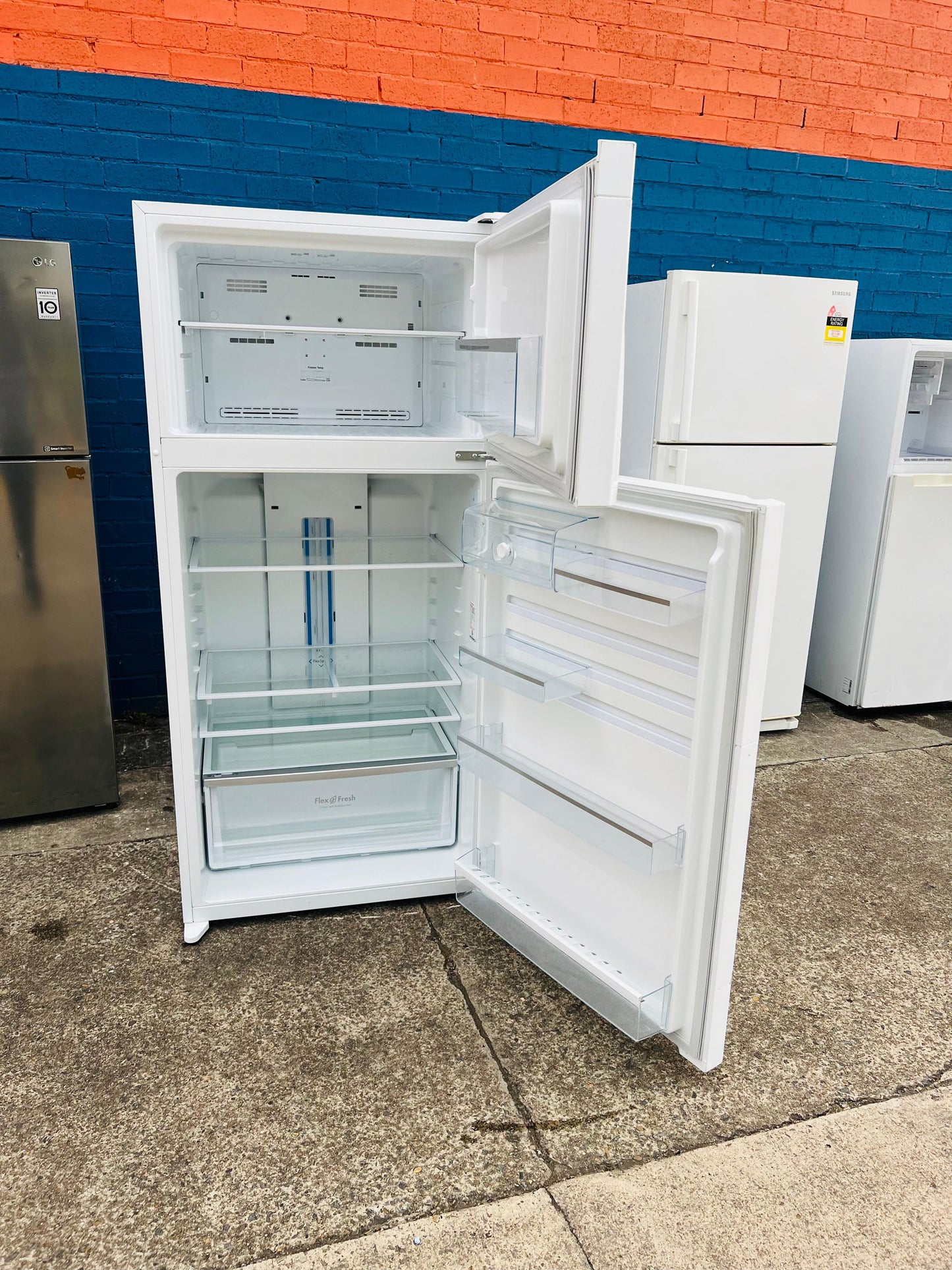 **WESTINGHOUSE 538 LITRES FRIDGE FREEZER**