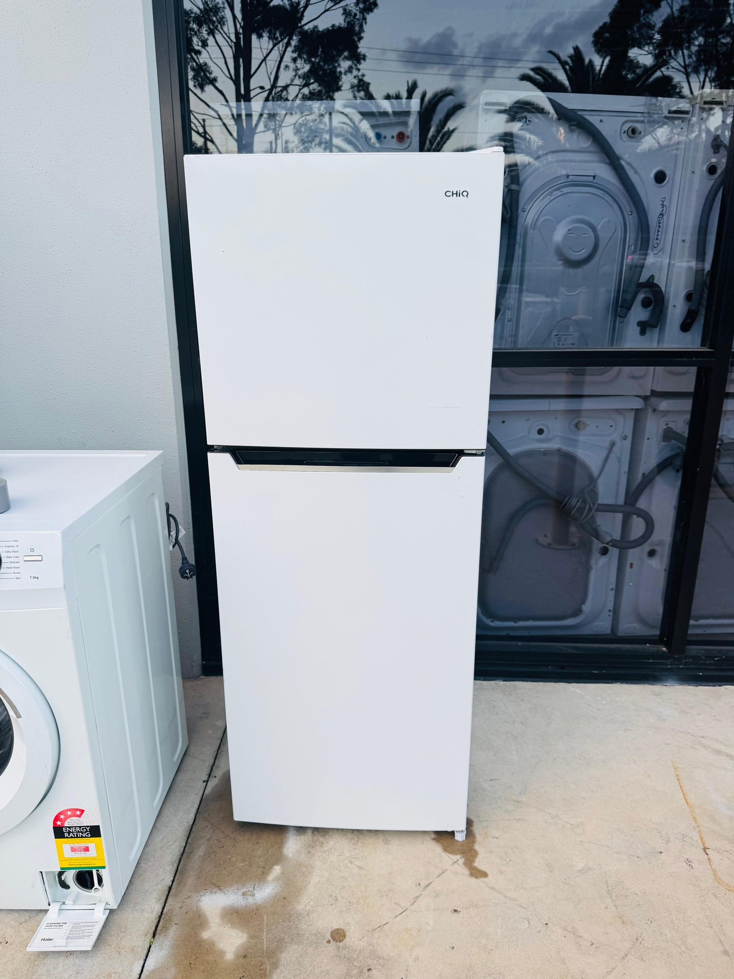 **CHIQ 202 LITRES FRIDGE FREEZER**