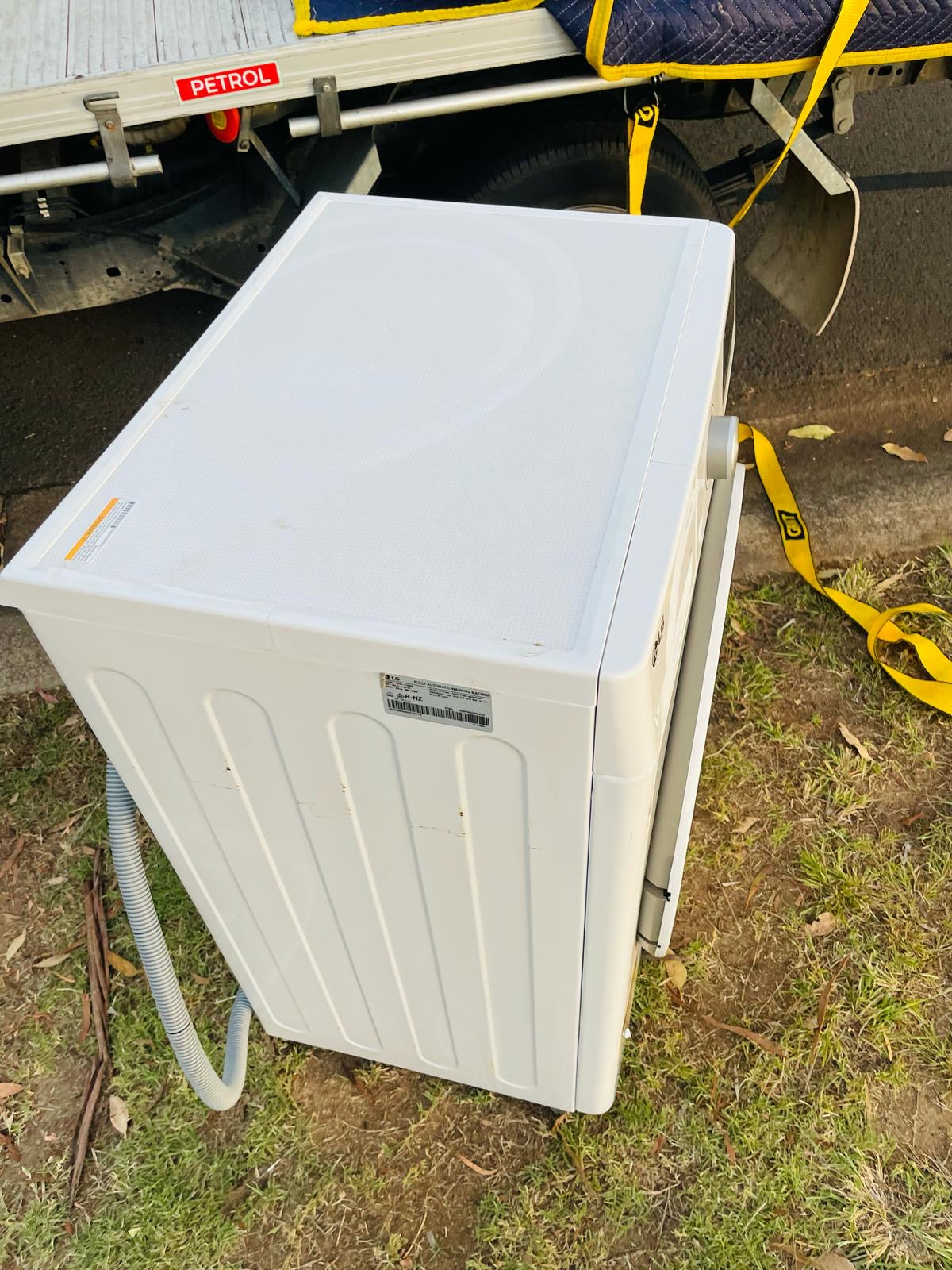 **LG 8 KGS FRONT LOADER WASHING MACHINE**