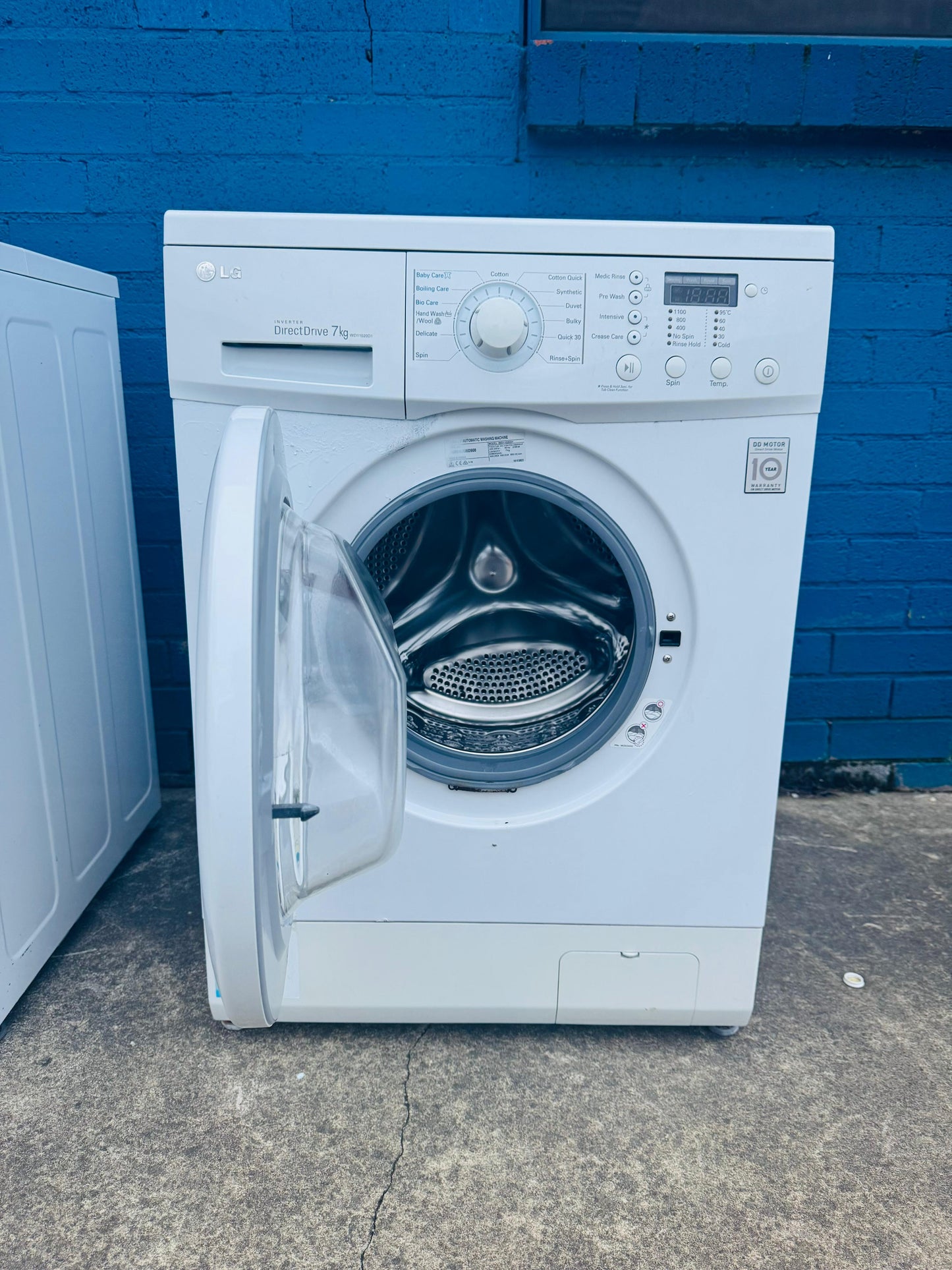 **LG 7KGS FRONT LOADER WASHING MACHINE**