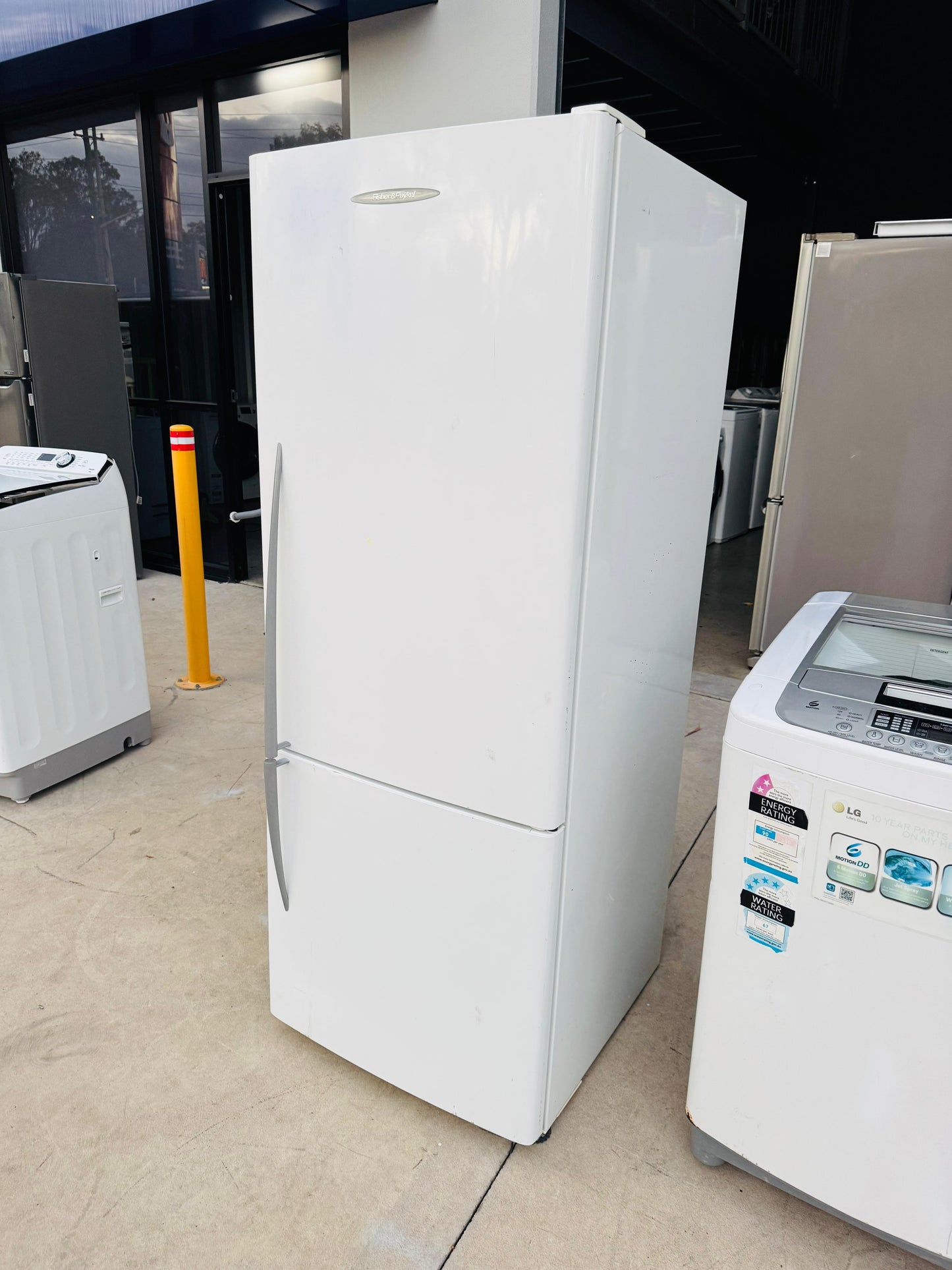 **FISHER & PAYKEL 403 LITRES FRIDGE FREEZER**