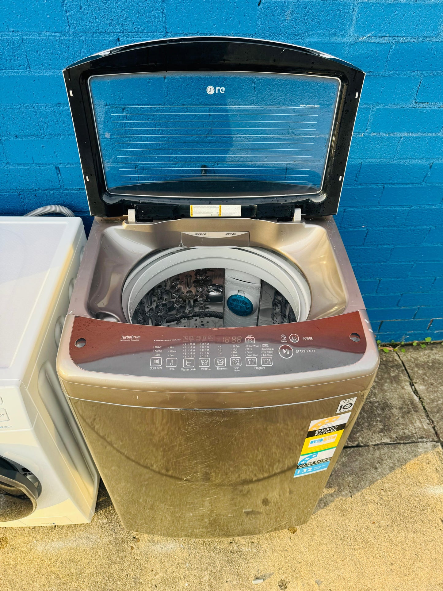 **LG 9KGS TOP LOADER WASHING MACHINE**