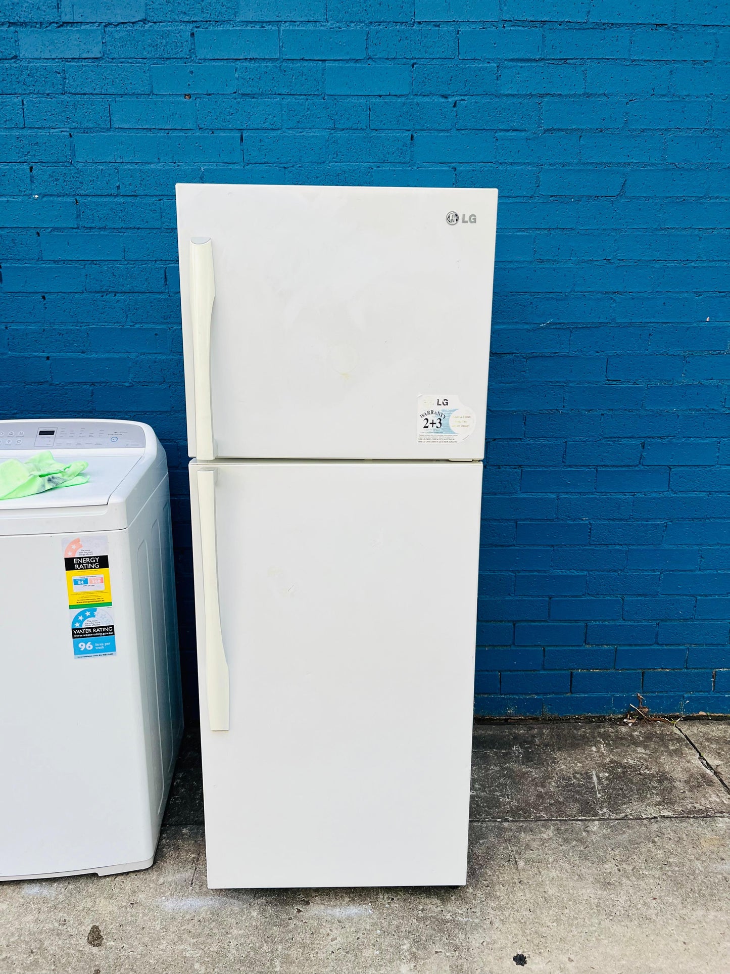 **LG 315 LITRES FRIDGE FREEZER**