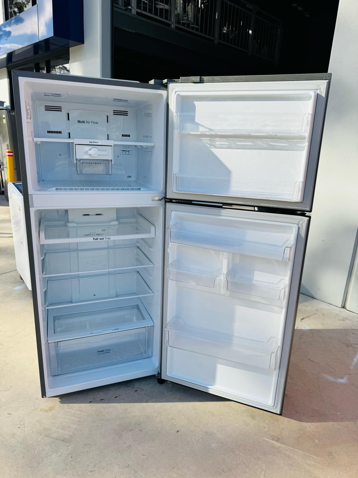 **LG 427 LITRES FRIDGE FREEZER**