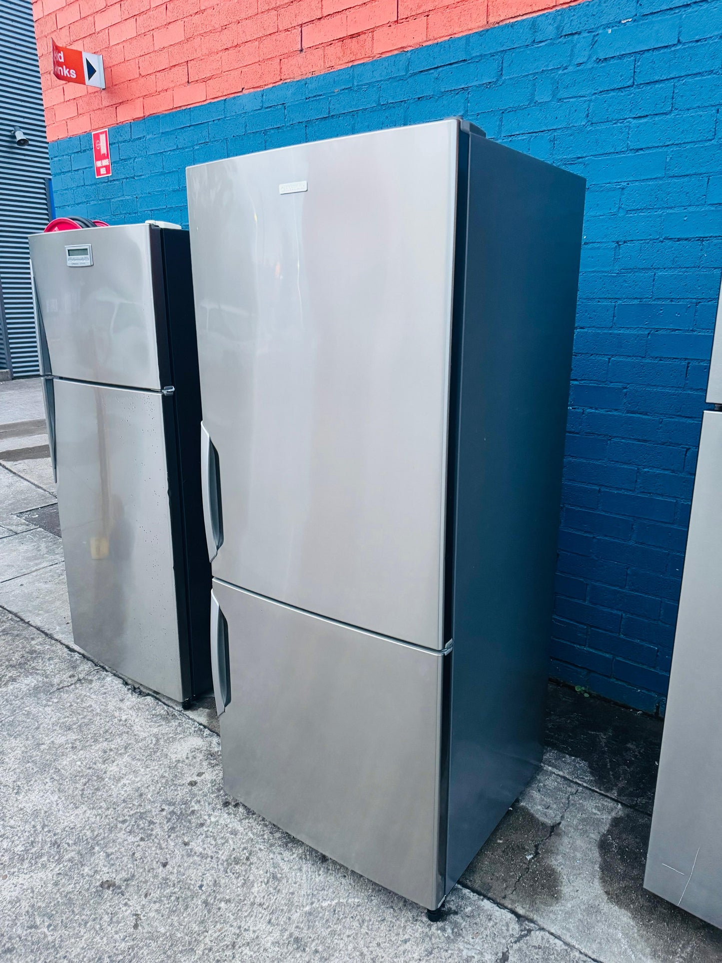 **ELECTROLUX 430 LITRES FRIDGE FREEZER**