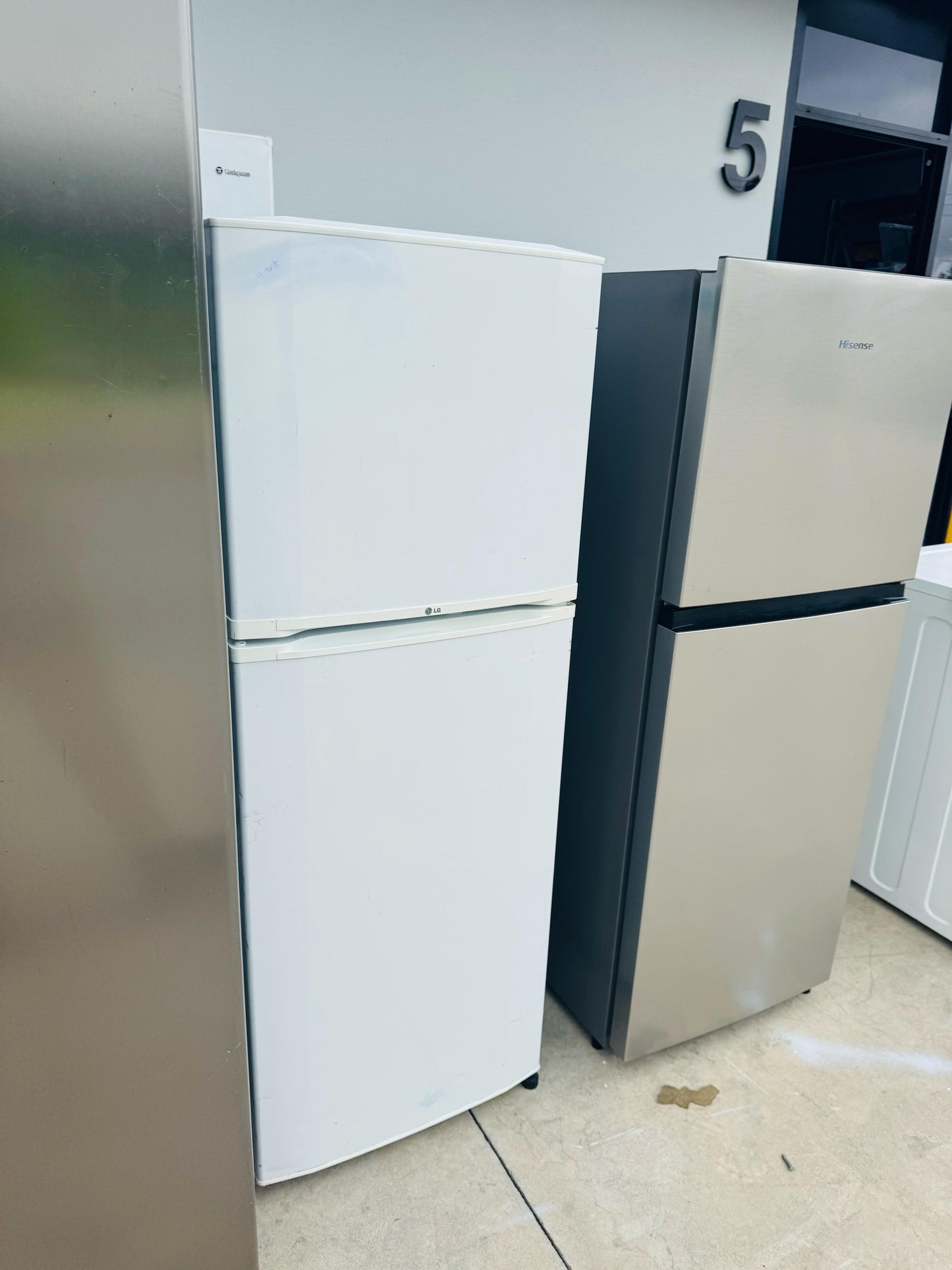 **LG 205 LITRES FRIDGE FREEZER**