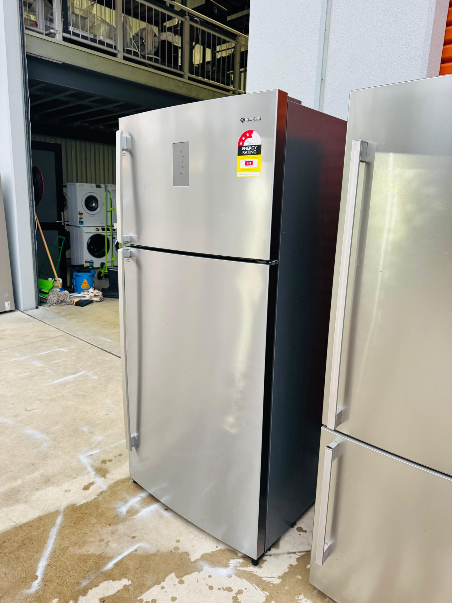 **WESTINGHOUSE 537 LITRES FRIDGE FREEZER**