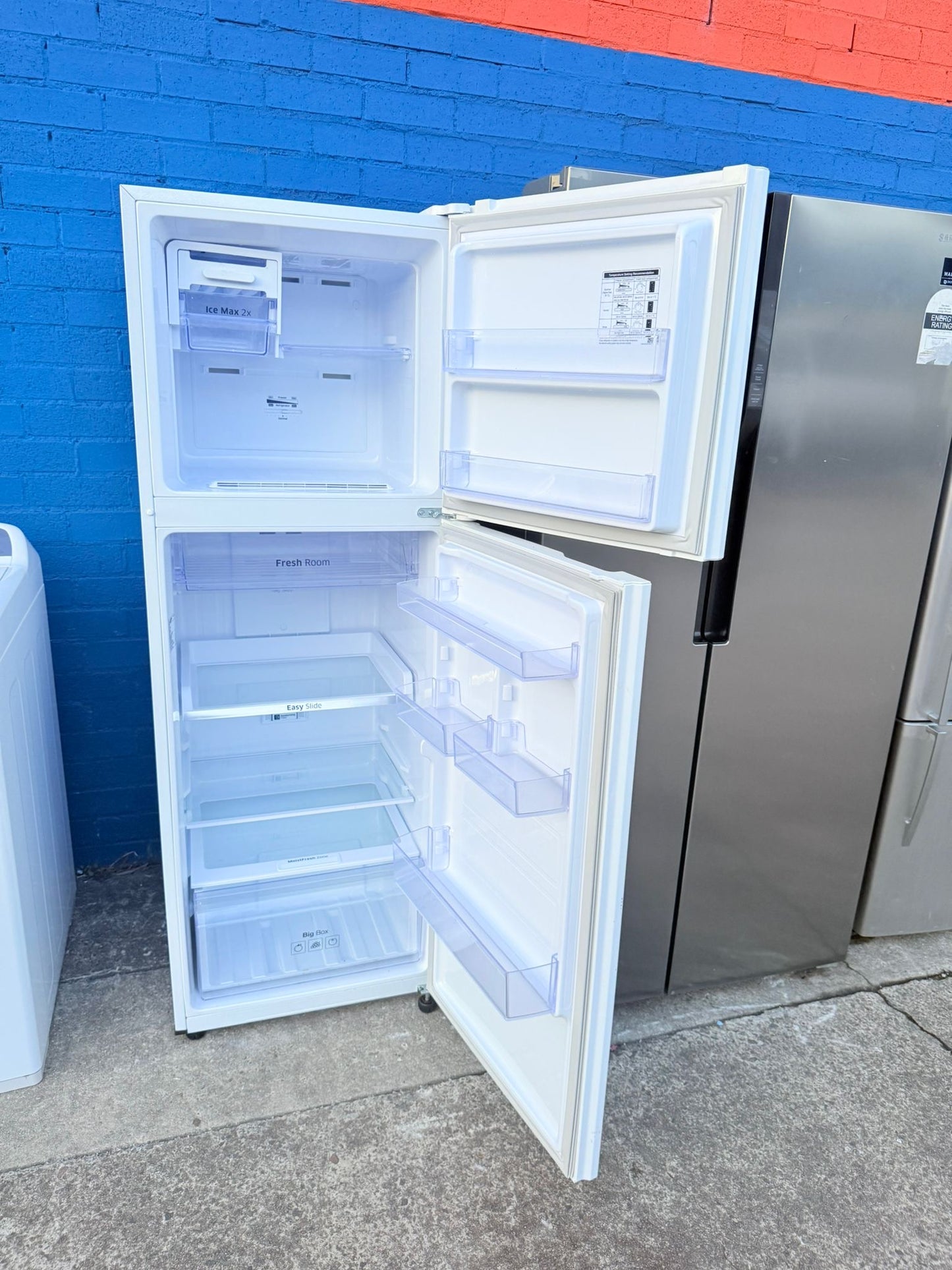 **SAMSUNG 341 LITRES FRIDGE FREEZER**