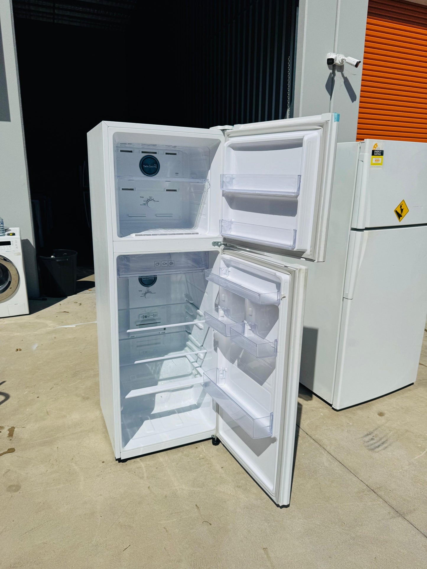 **SAMSUNG 343 LITRES FRIDGE FREEZER**