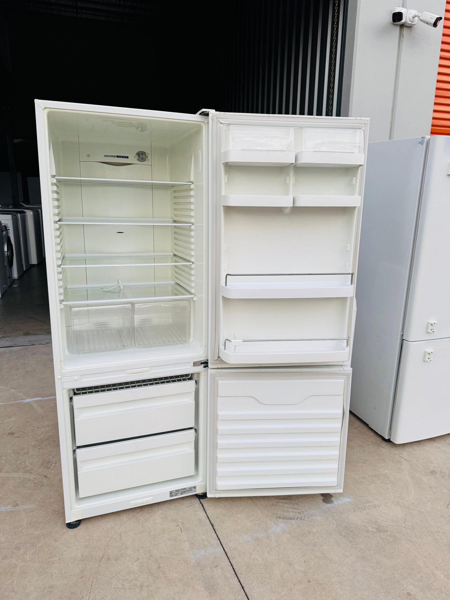 **FISHER & PAYKEL 403 LITRES FRIDGE FREEZER**