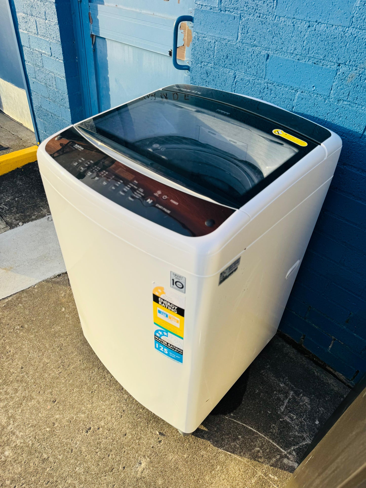 **LG 8.5KGS TOP LOADER WASHING MACHINE**