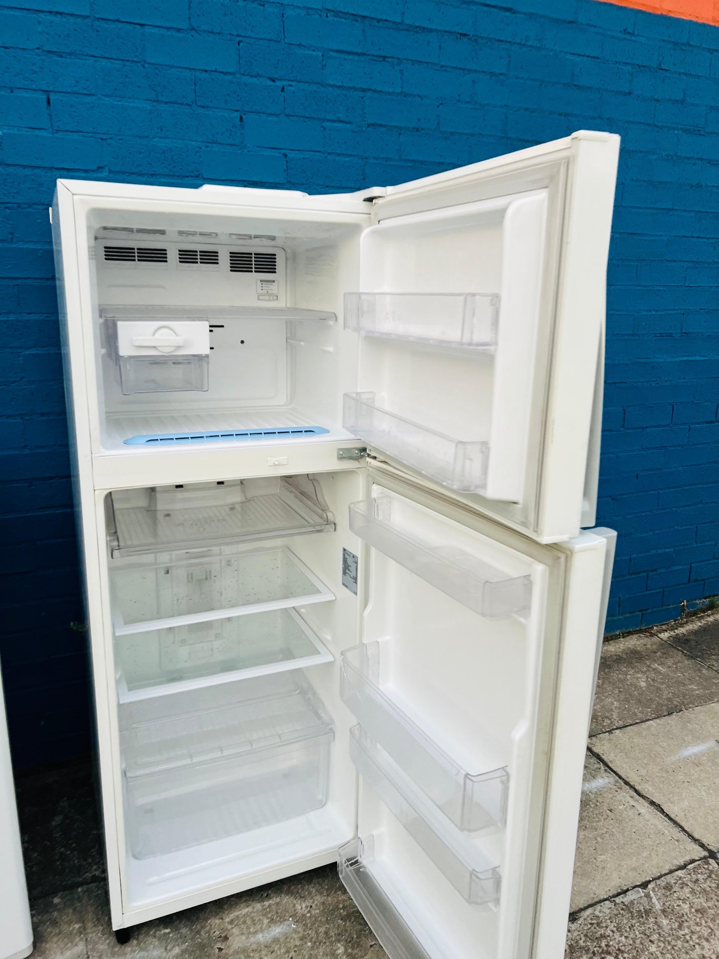 **LG 315 LITRES FRIDGE FREEZER**