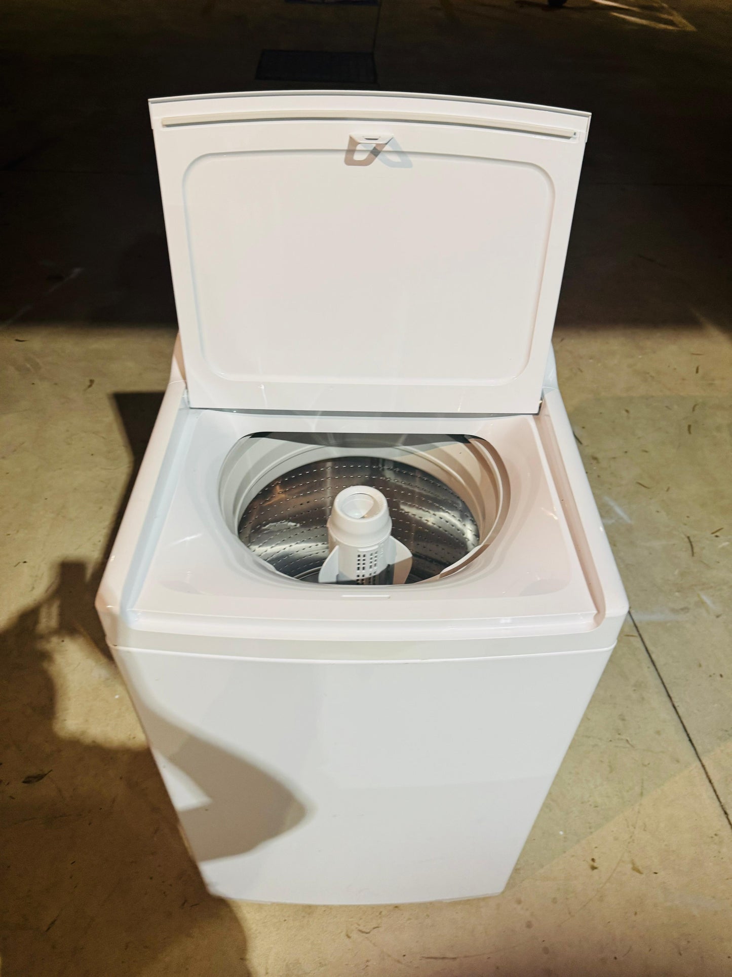 **FISHER & PAYKEL 8.5KGS TOP LOADER WASHING MACHINE**