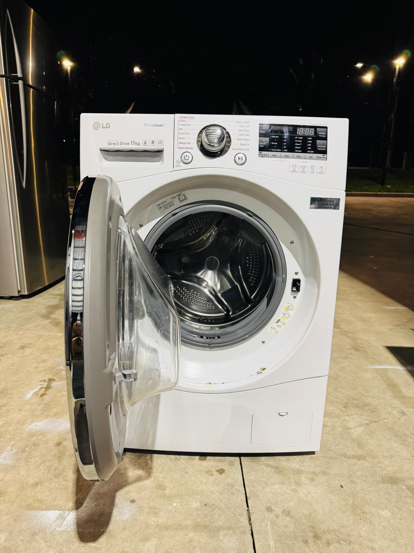 **LG 11 KGS FRONT LOADER WASHING MACHINE**