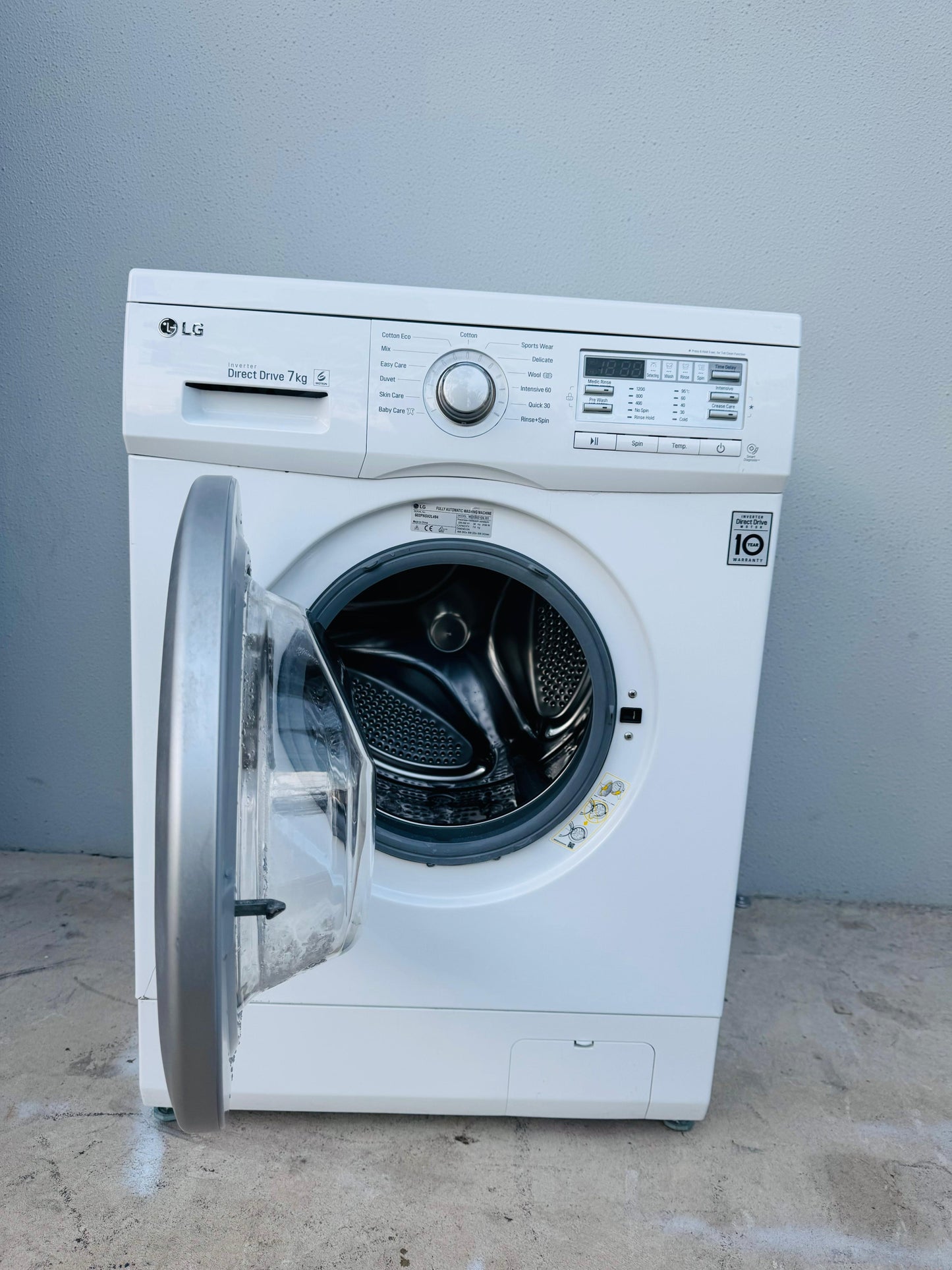 **LG 7KGS FRONT LOADER WASHING MACHINE**