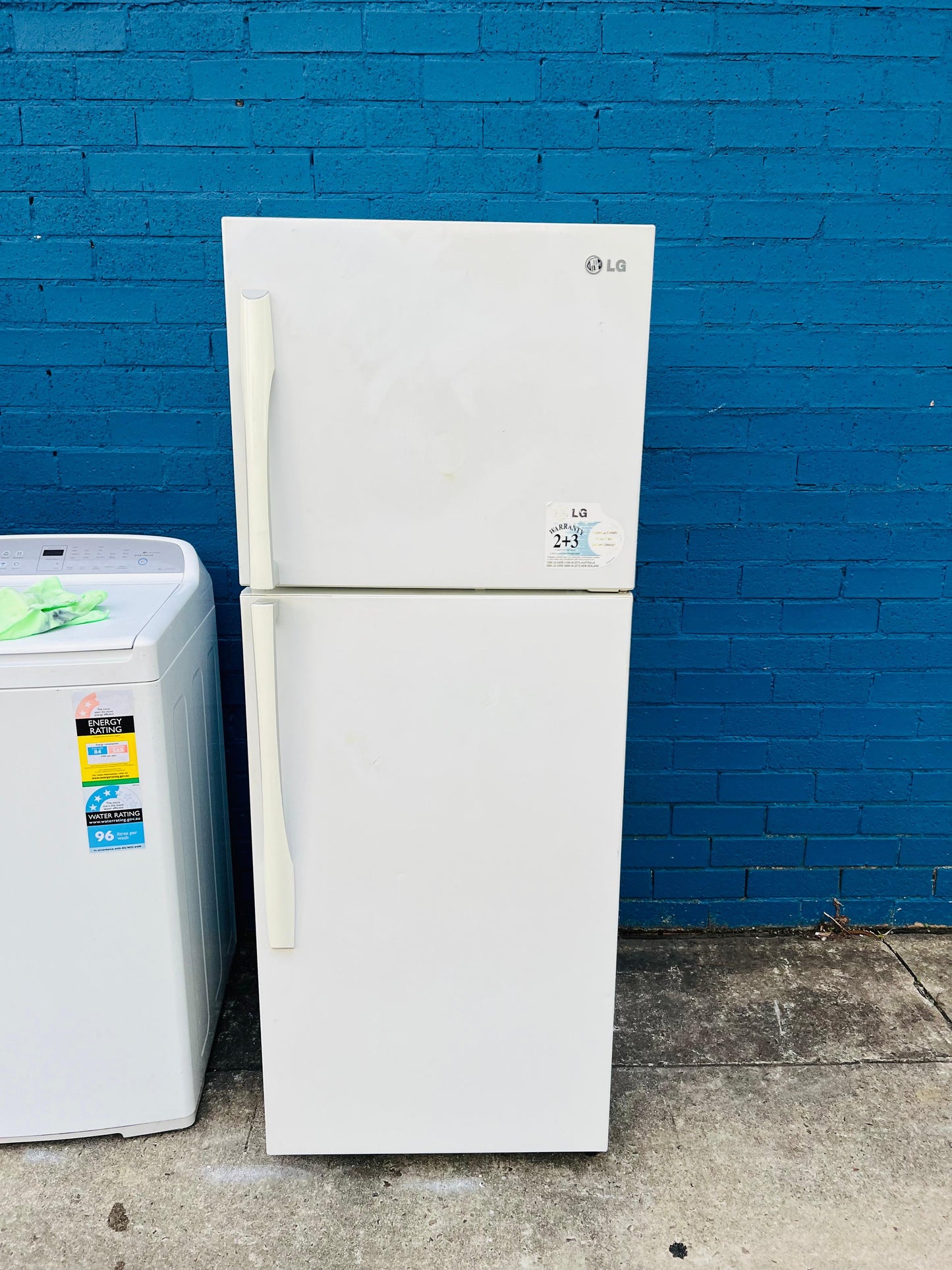 **LG 315 LITRES FRIDGE FREEZER**