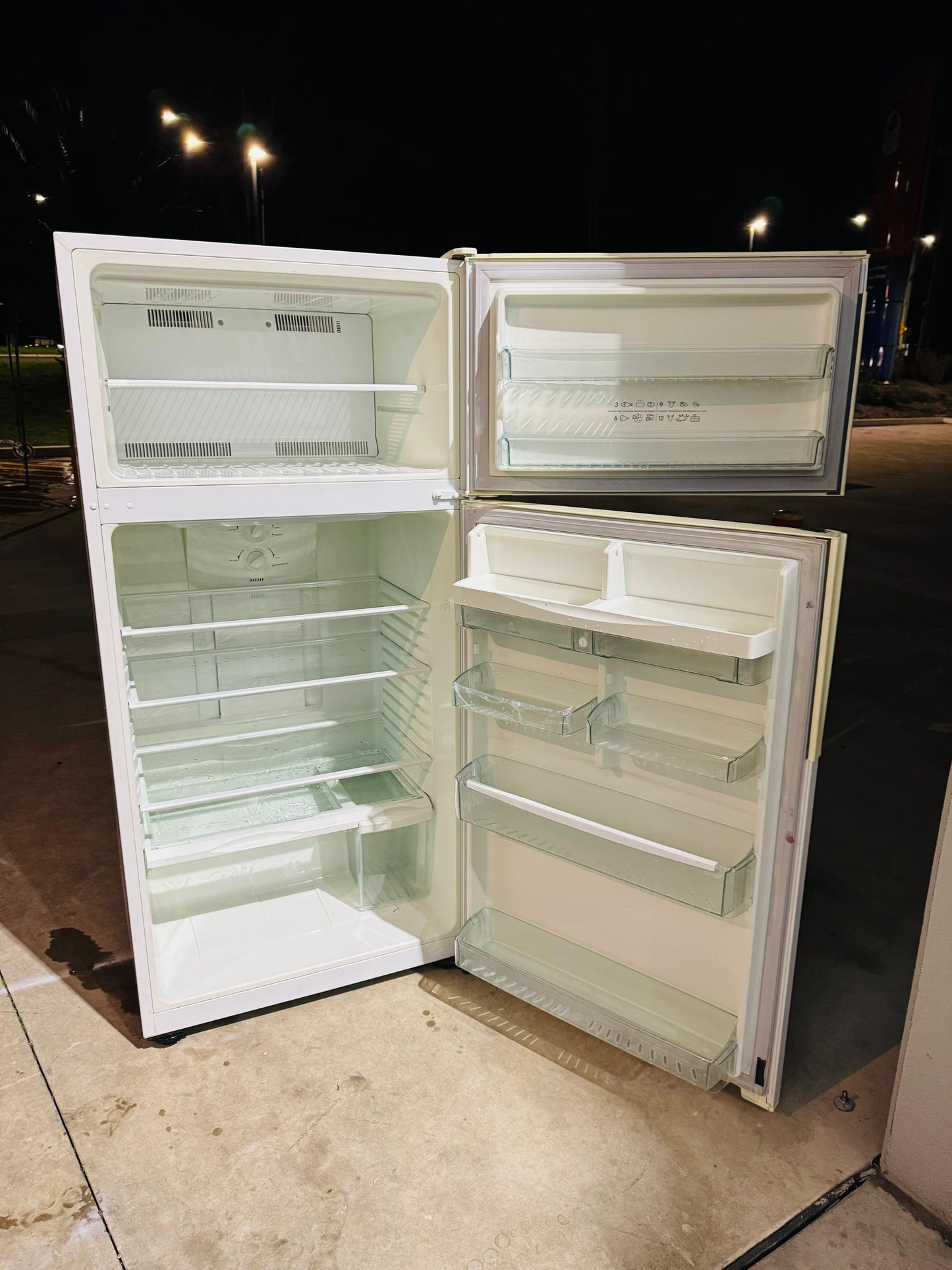 **WESTINGHOUSE 517 LITRES FRIDGE FREEZER**