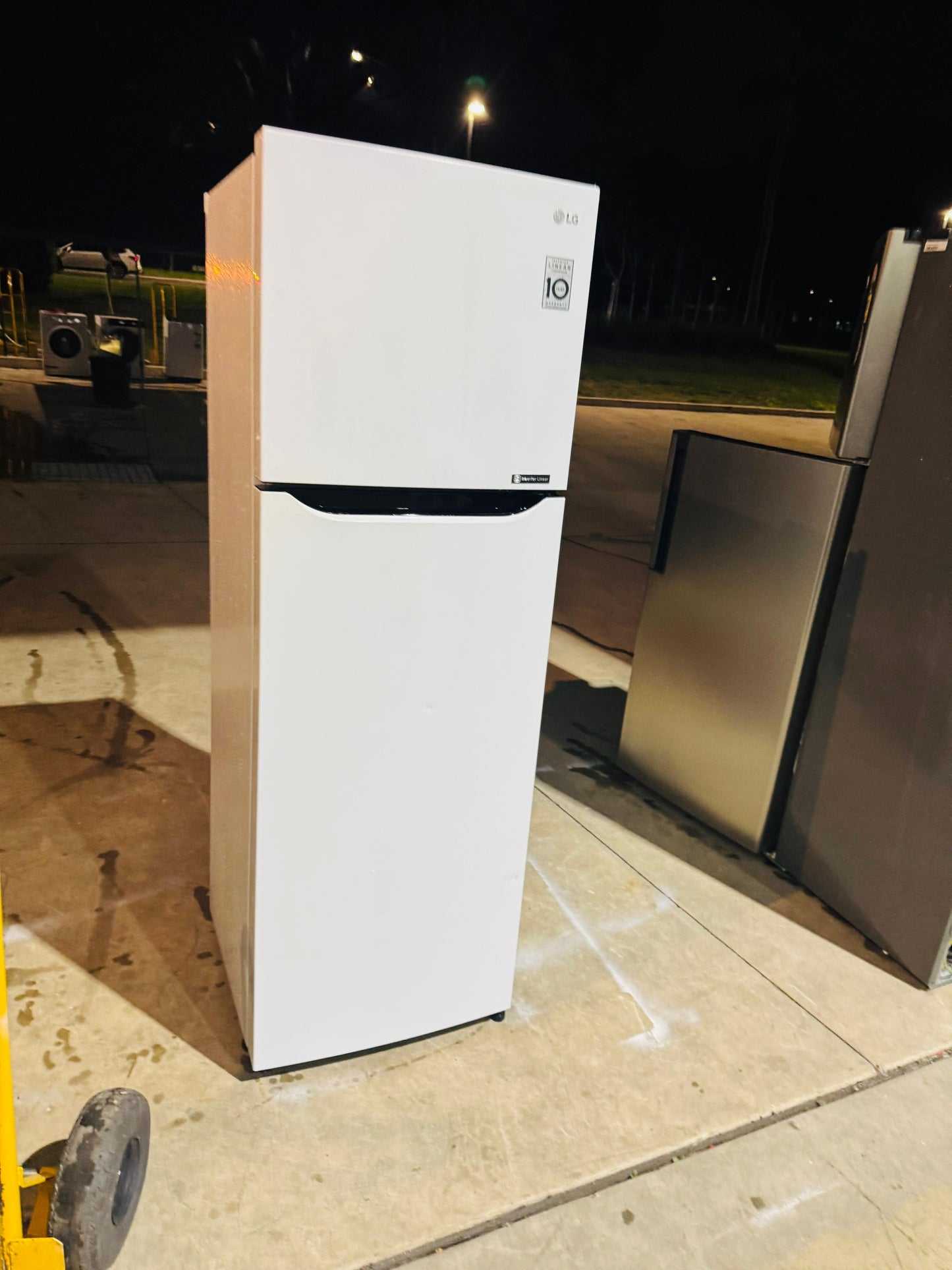 **LG 279 LITRES FRIDGE FREEZER**