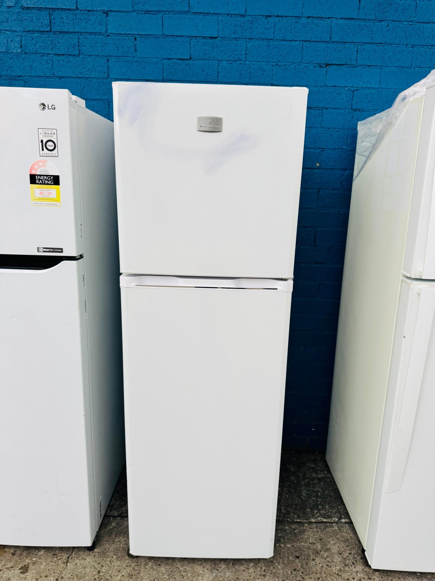 **KELVINATOR 280 LITRES FRIDGE FREEZER**