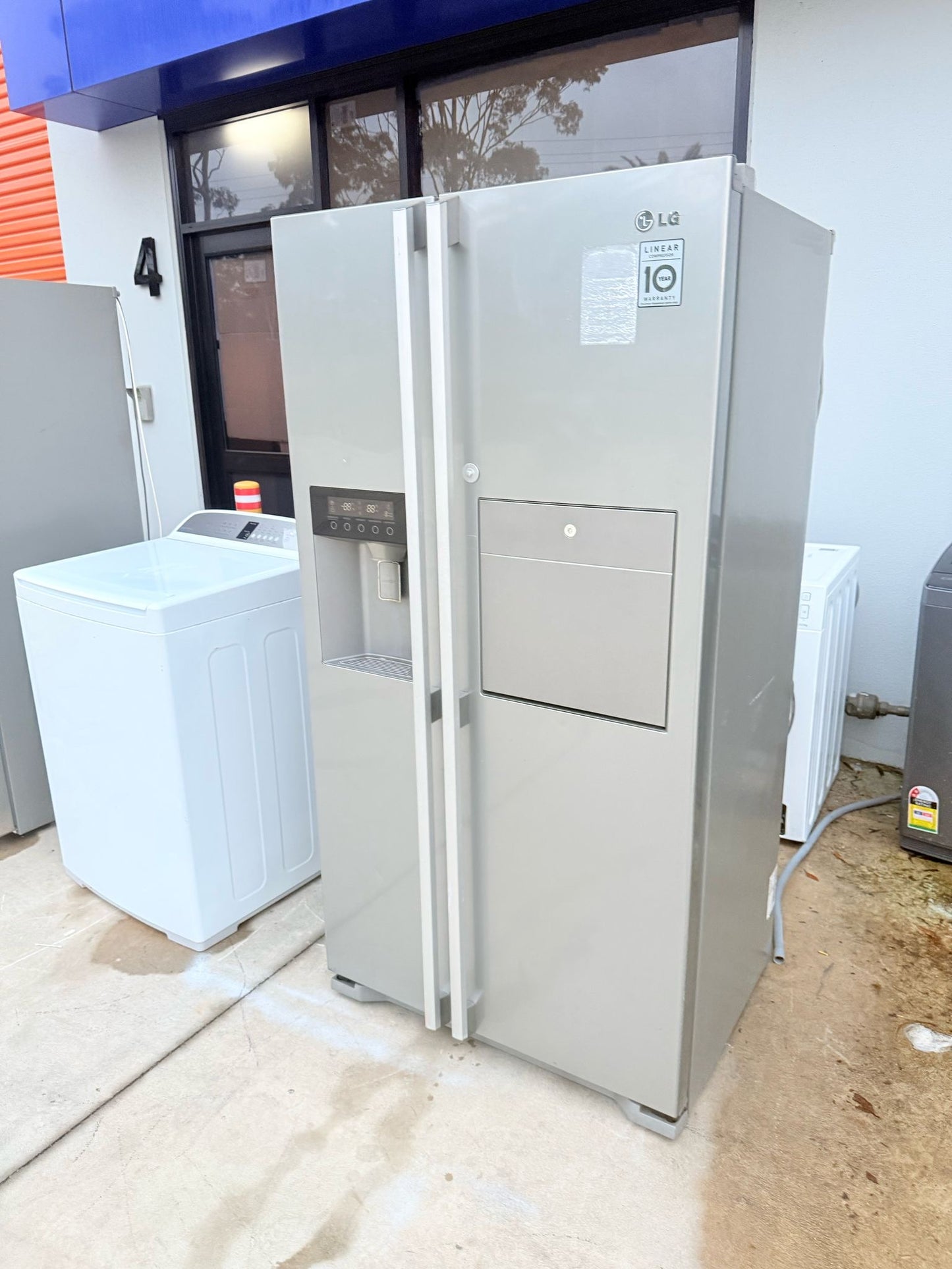 **LG SIDE BY SIDE 567 LITRES FRIDGE FREEZER**
