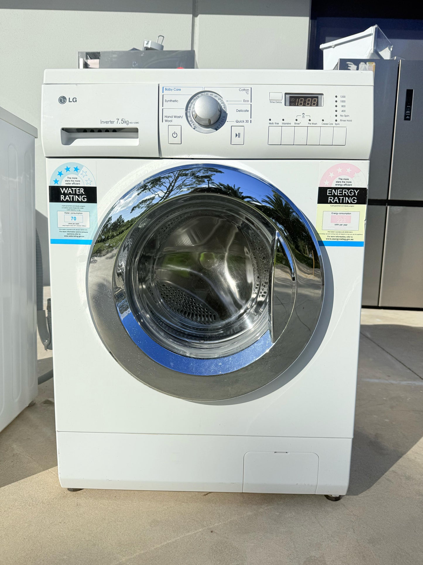 **LG 7.5KGS FRONT LOADER WASHING MACHINE**