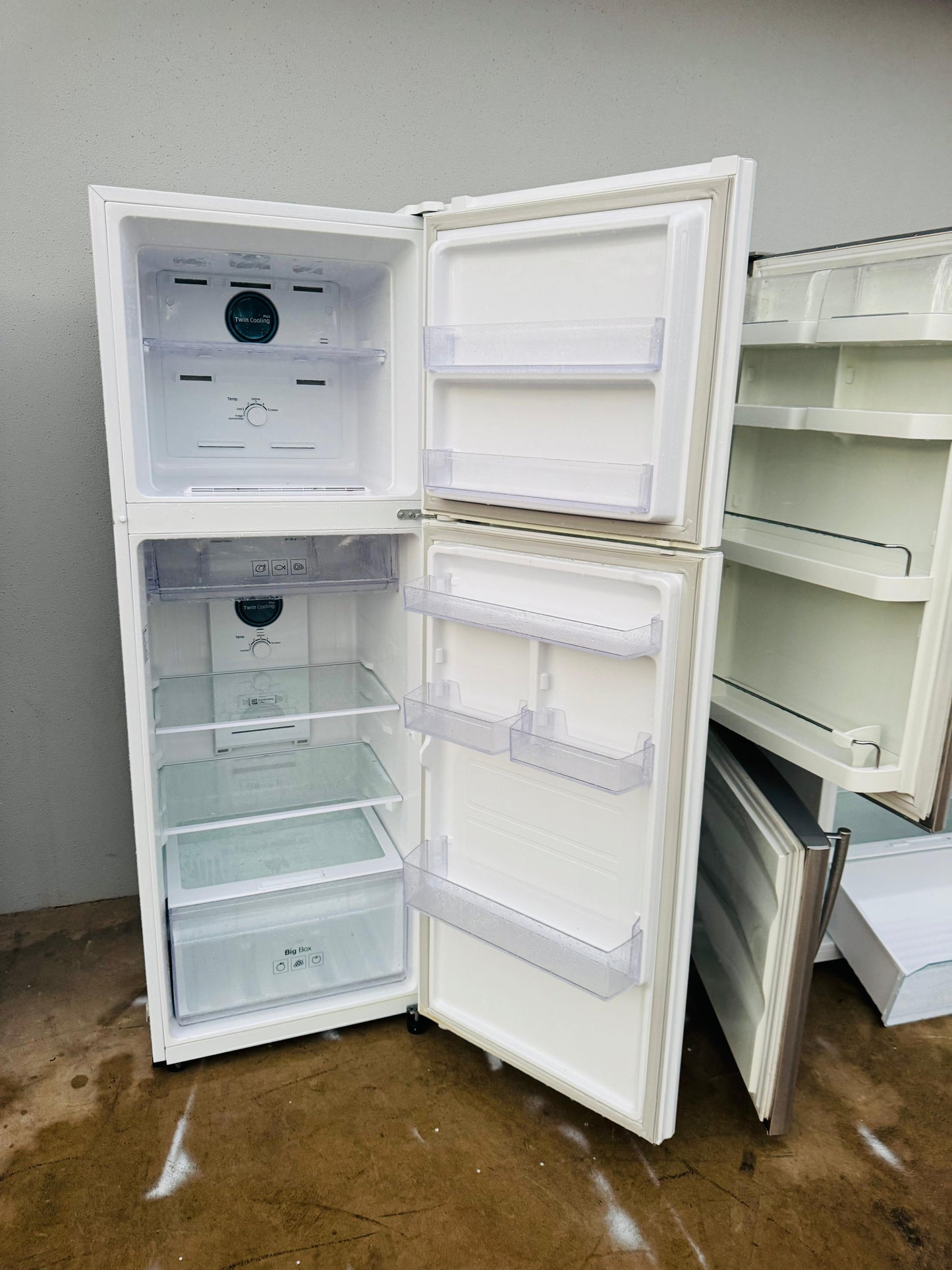 **SAMSUNG 343 LITRES FRIDGE FREEZER**
