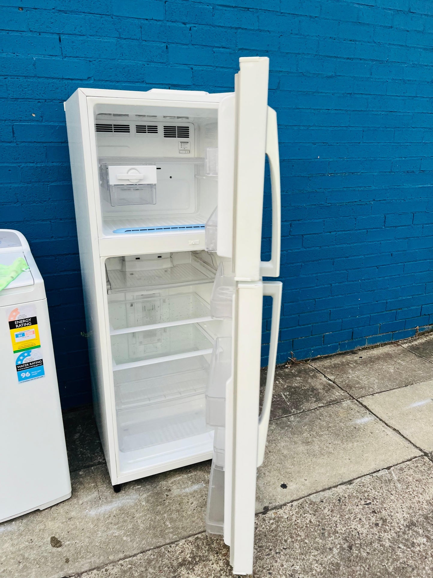 **LG 315 LITRES FRIDGE FREEZER**