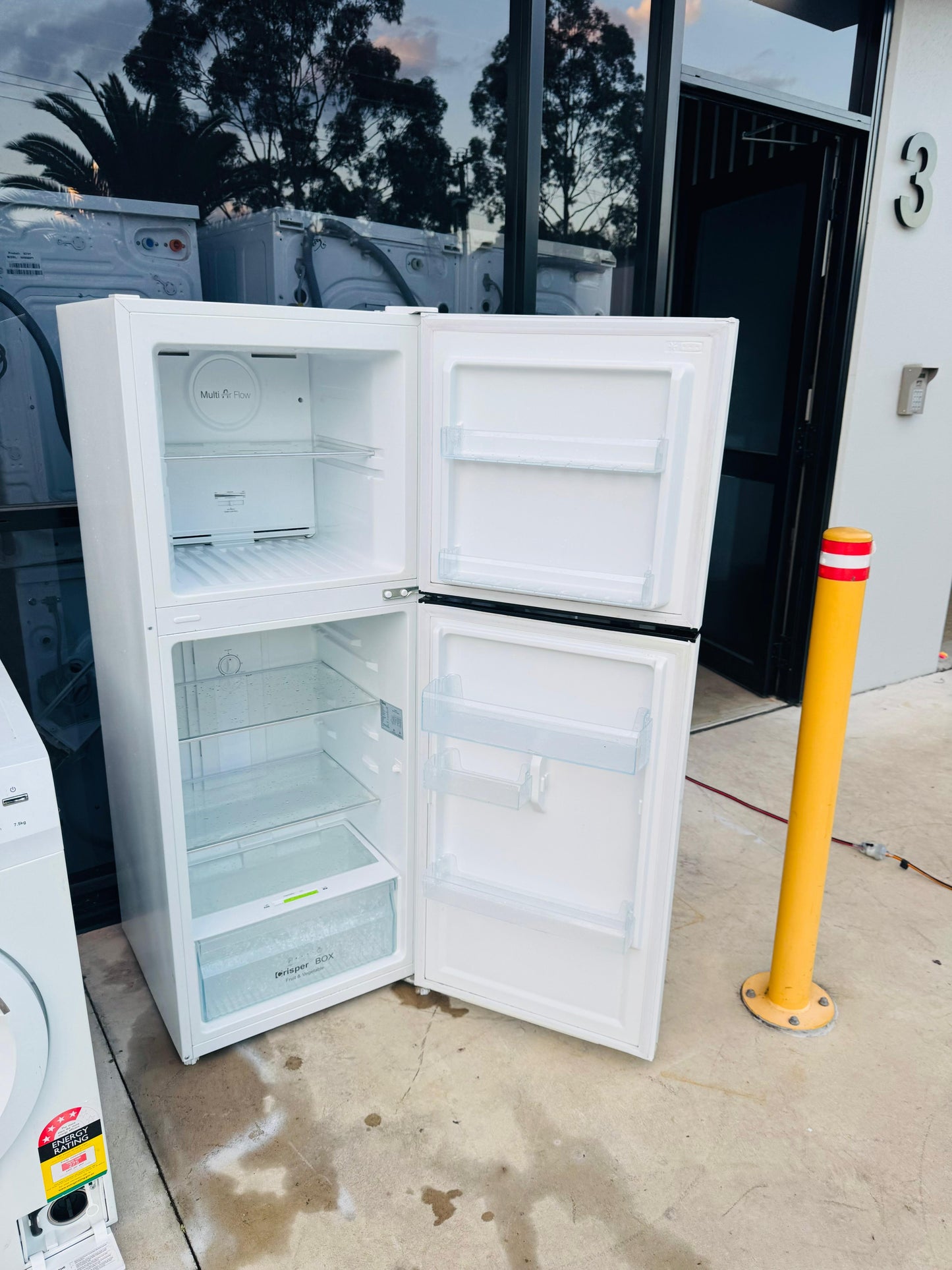 **CHIQ 202 LITRES FRIDGE FREEZER**